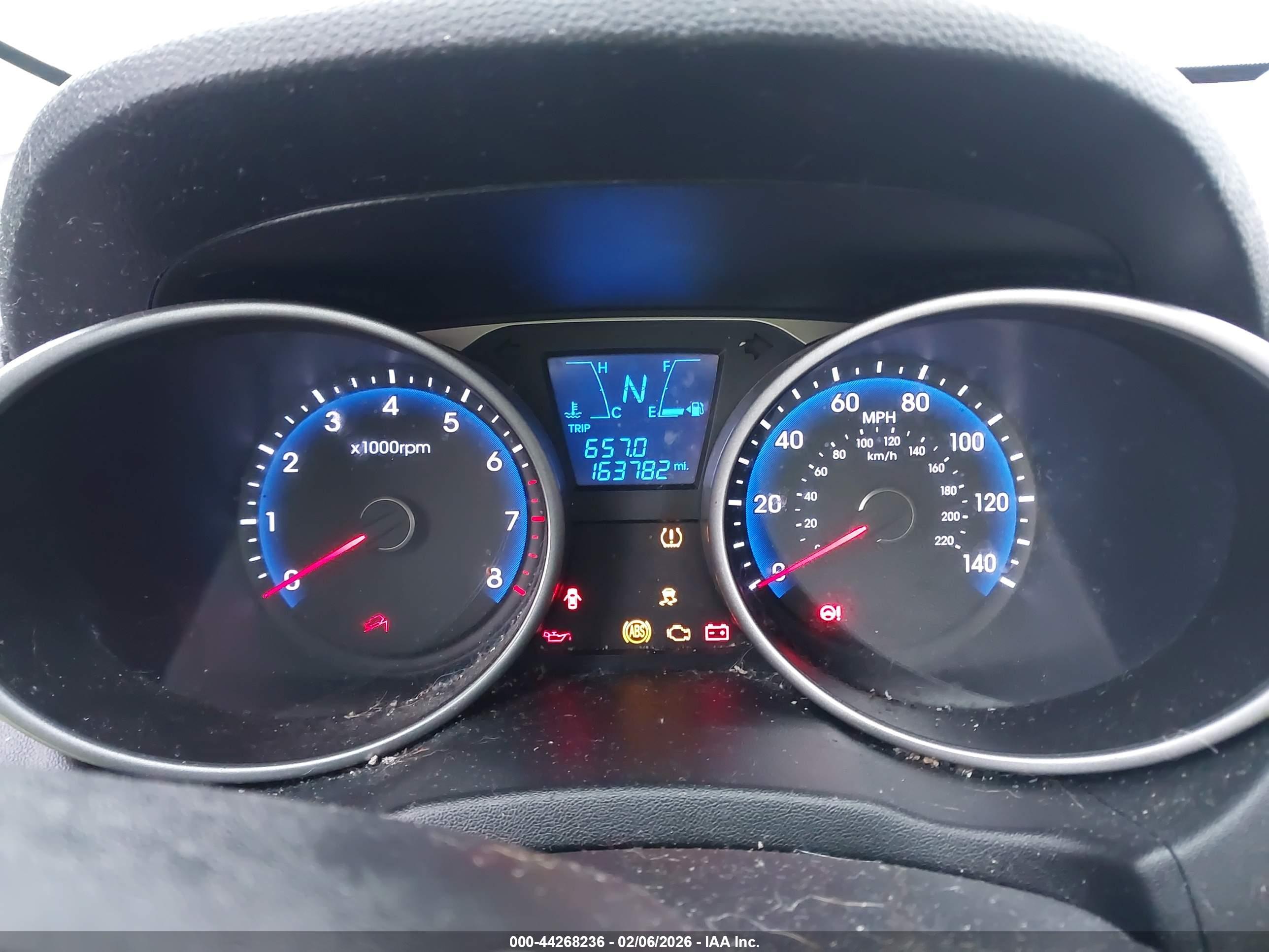 HYUNDAI TUCSON image 7