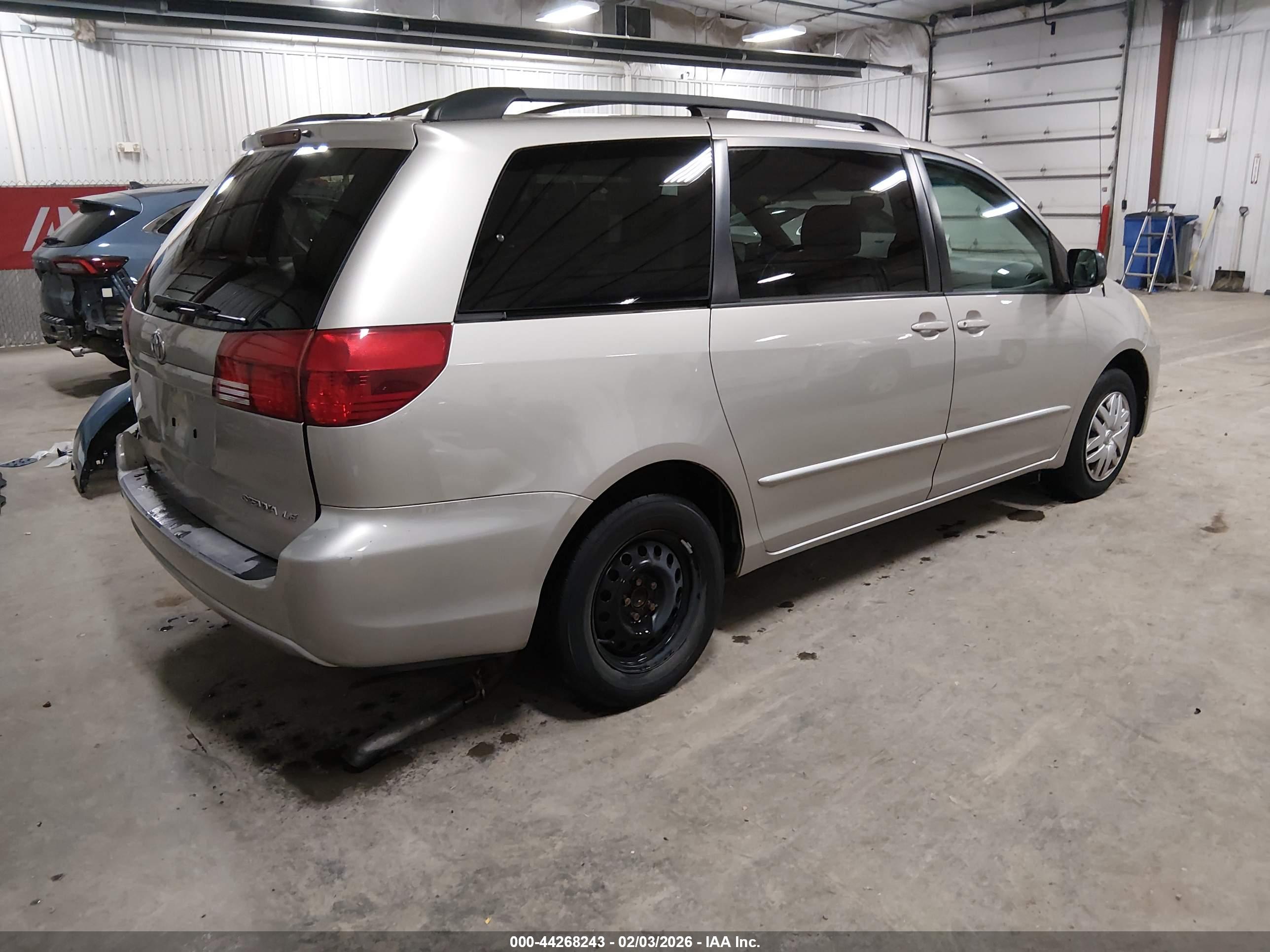 TOYOTA SIENNA image 4