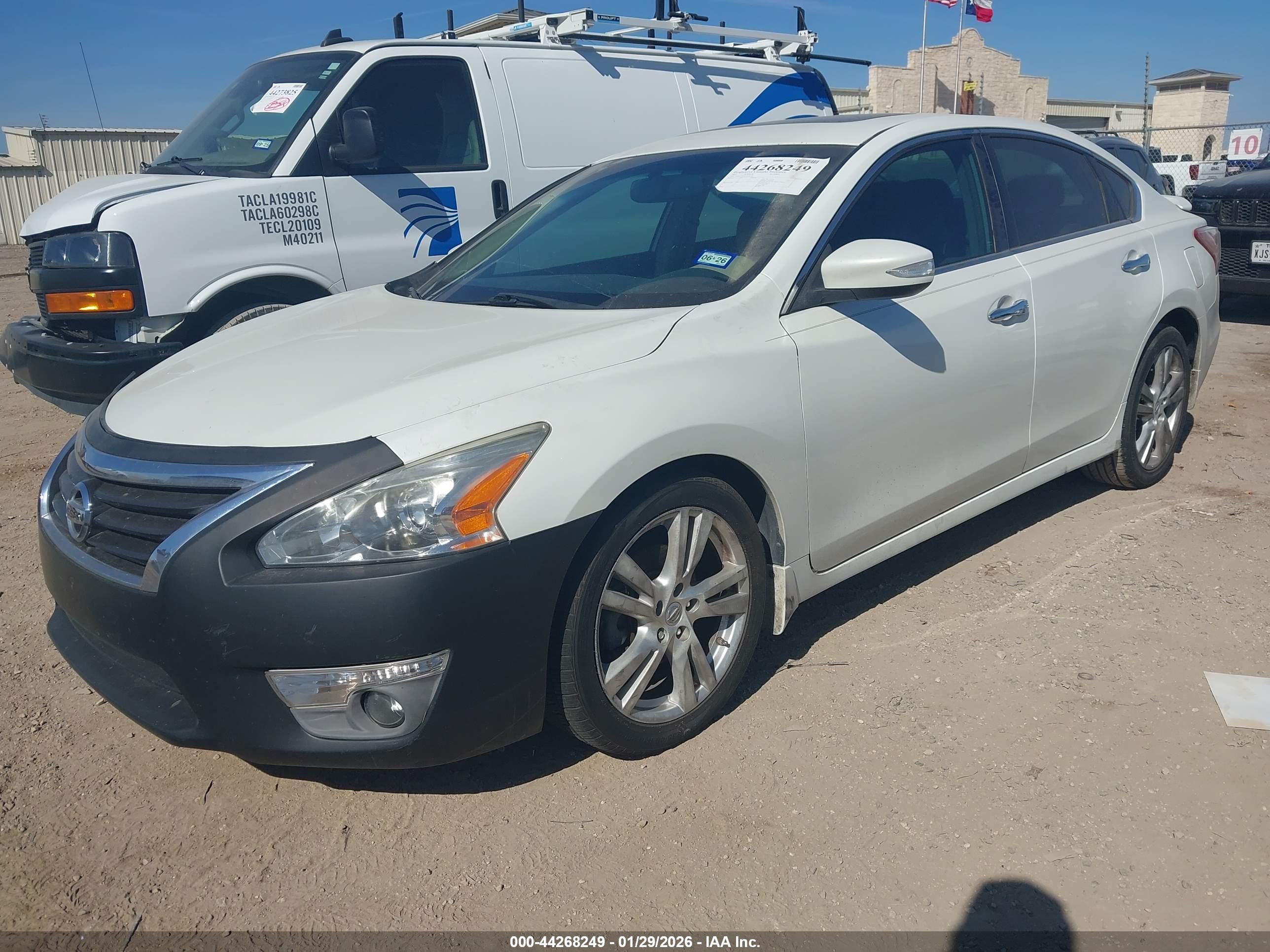 NISSAN ALTIMA image 2