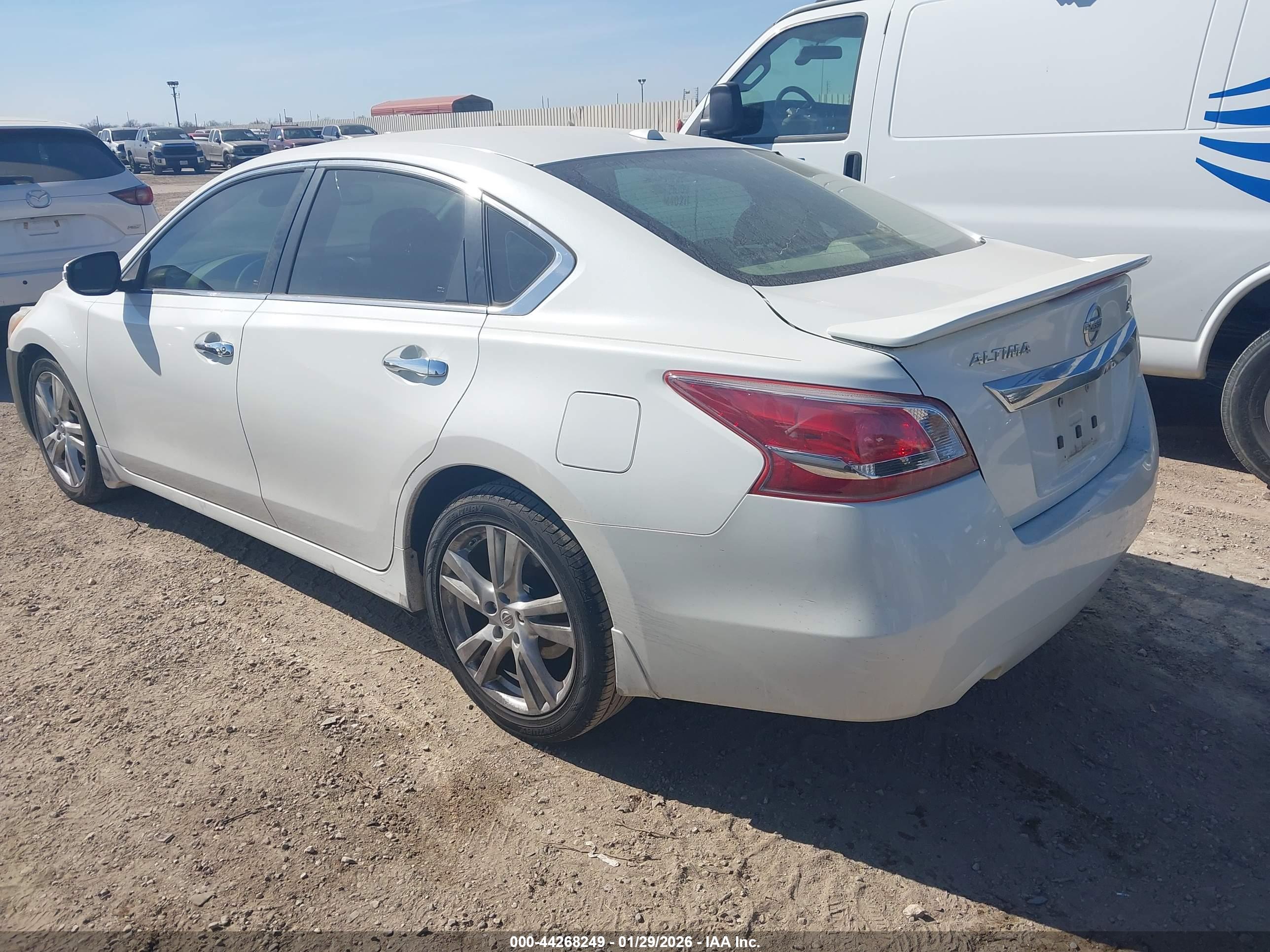NISSAN ALTIMA image 3