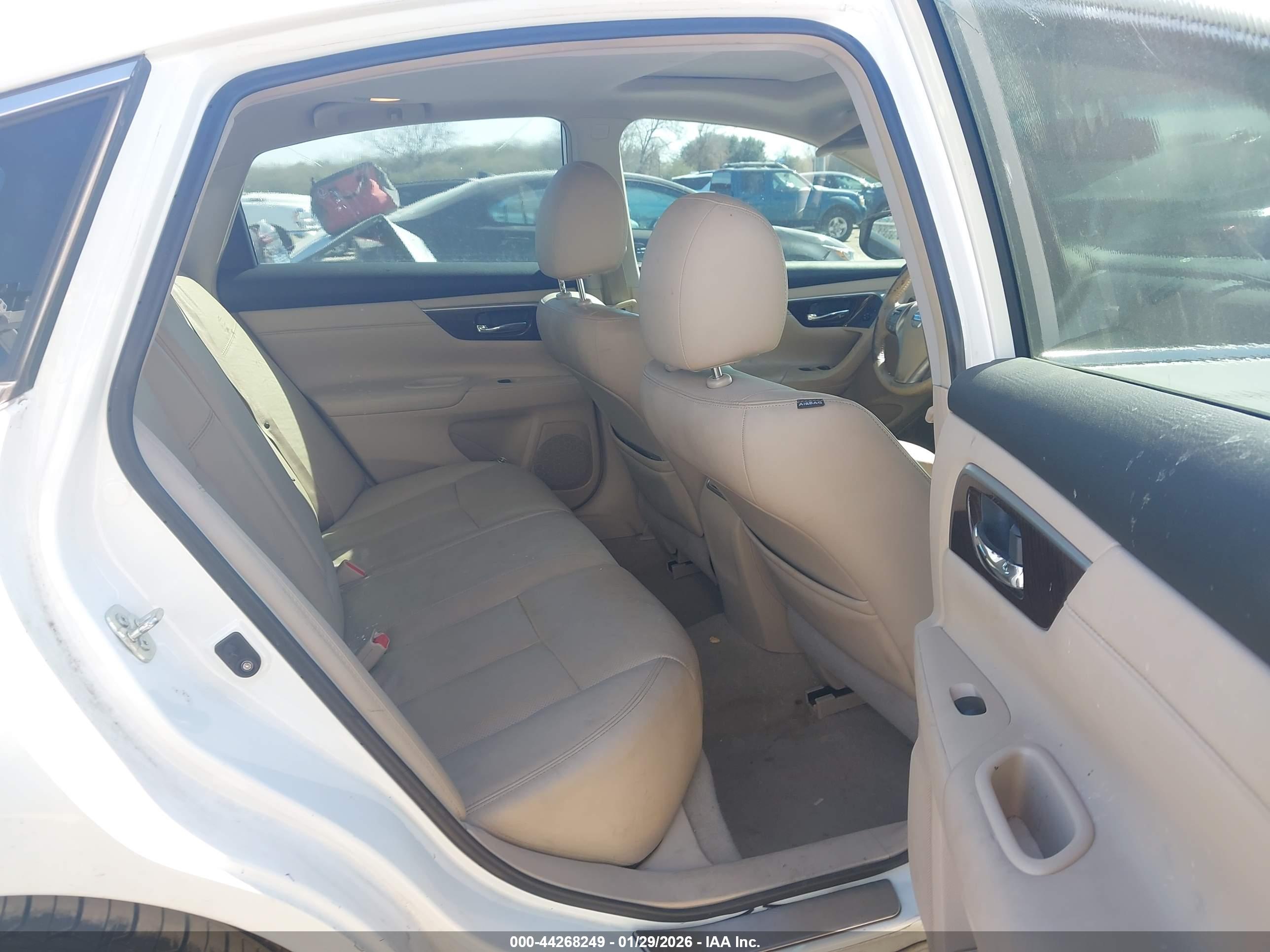 NISSAN ALTIMA image 8