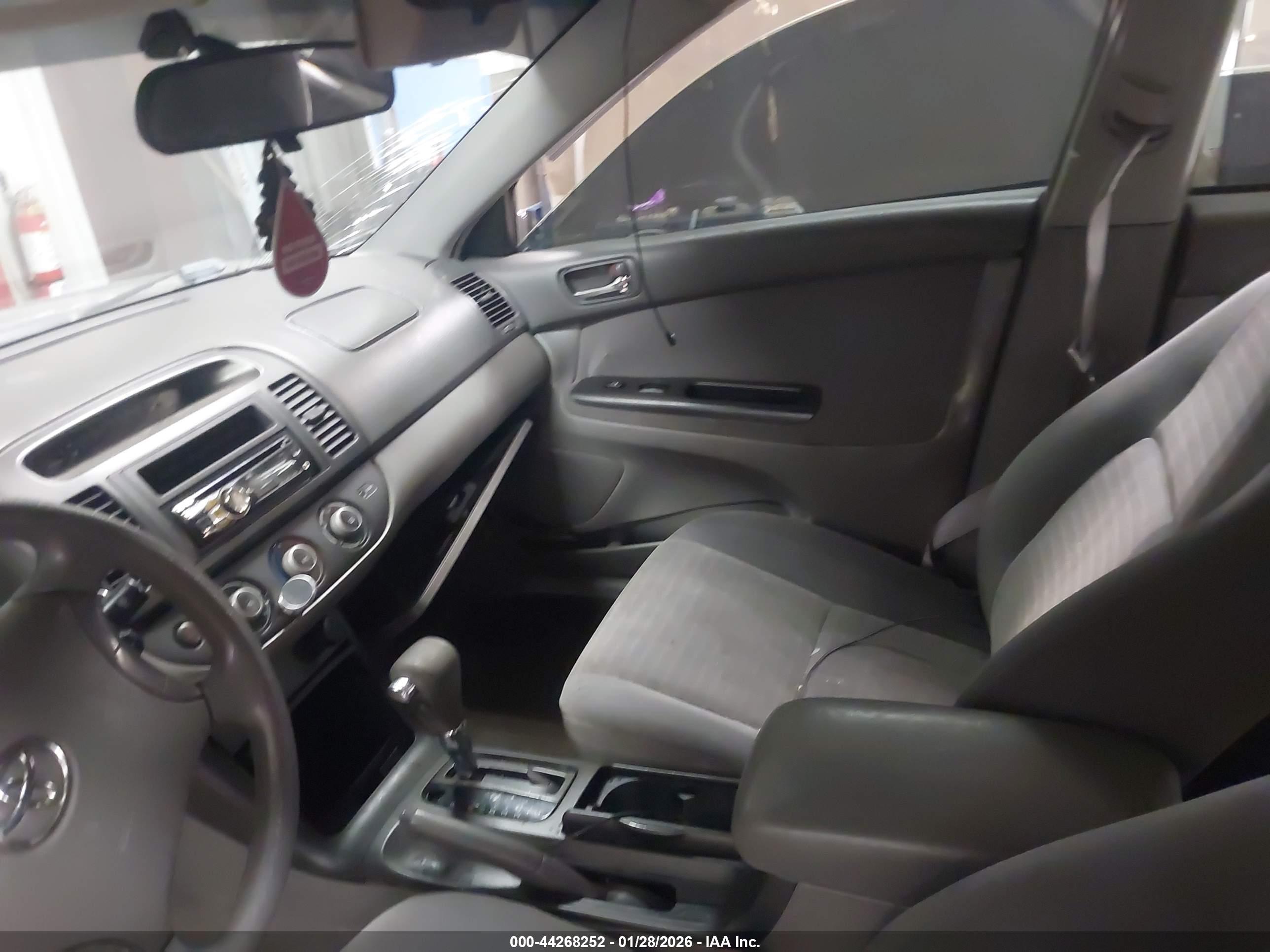TOYOTA CAMRY image 5