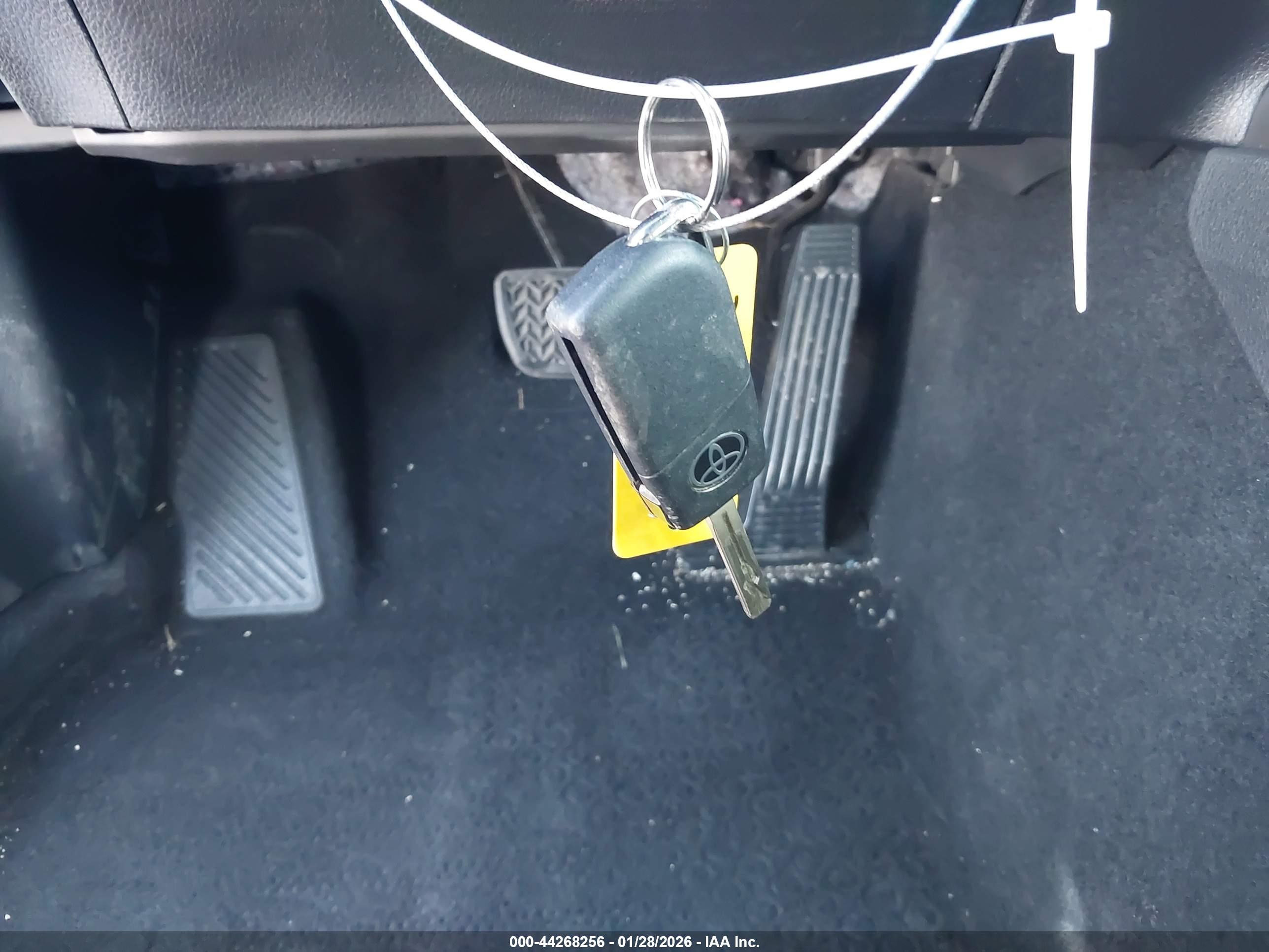 TOYOTA CAMRY image 11