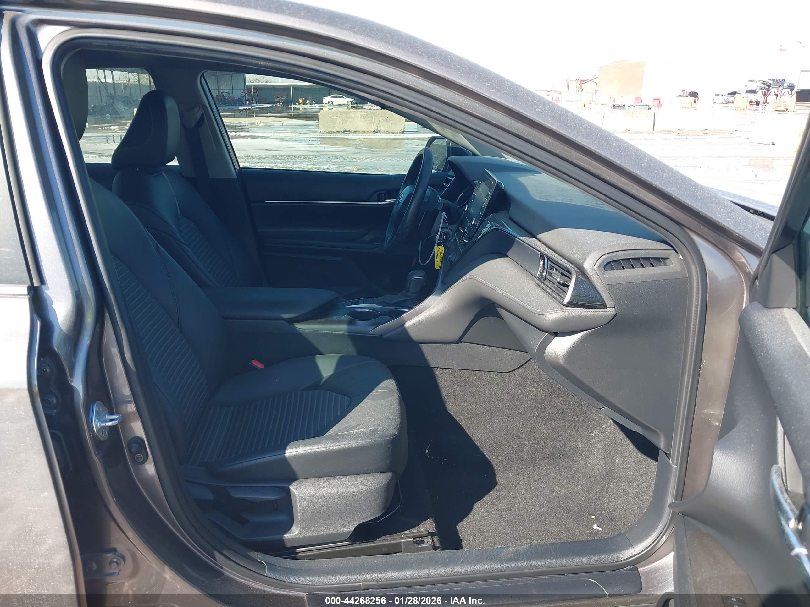 TOYOTA CAMRY image 5