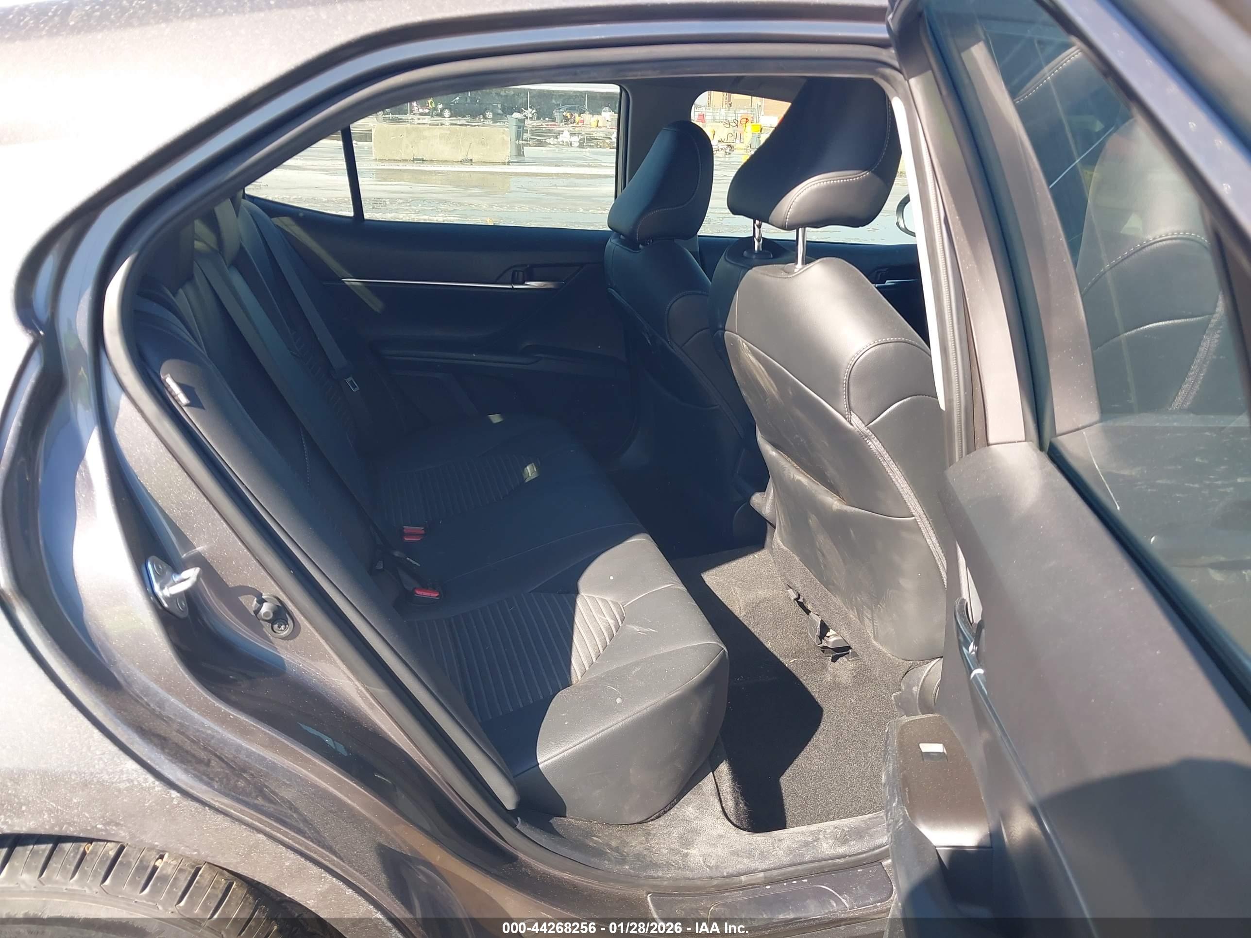 TOYOTA CAMRY image 8