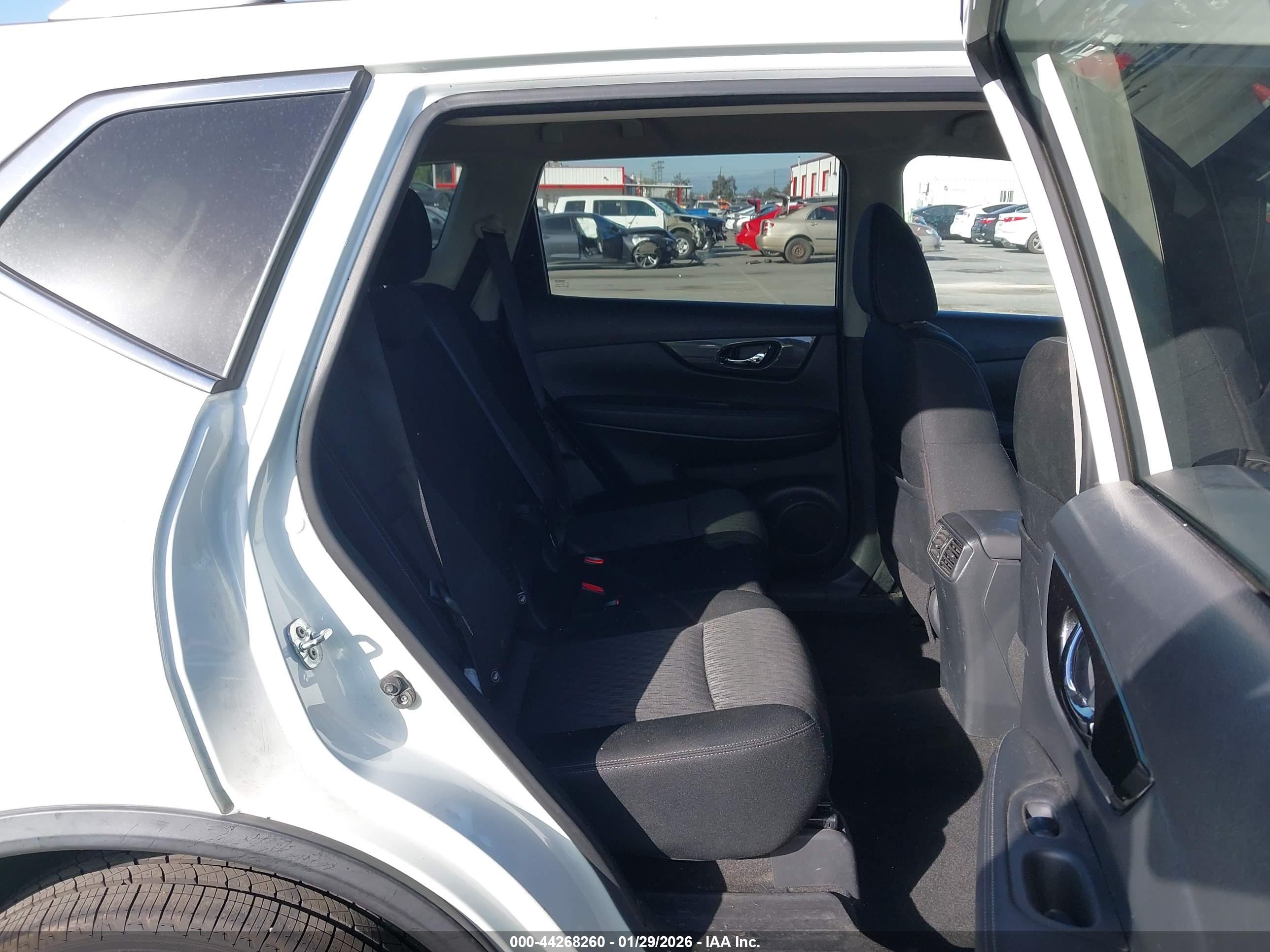 NISSAN ROGUE image 8