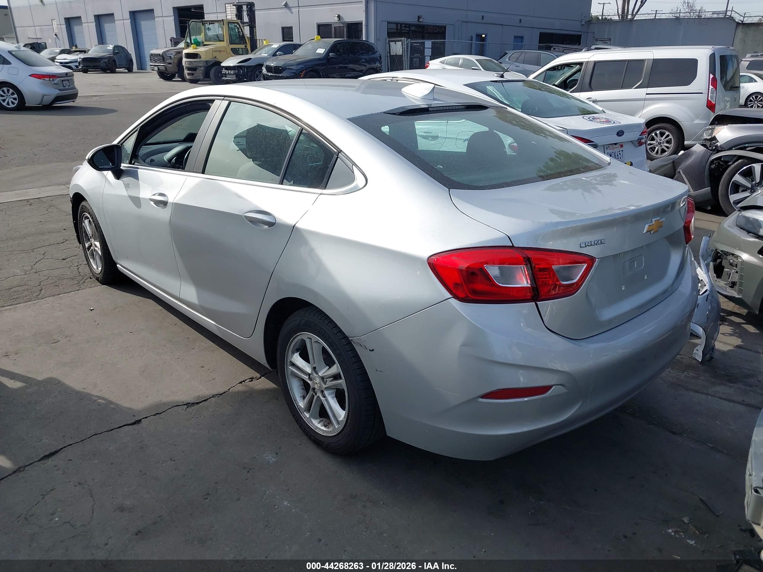 CHEVROLET CRUZE image 3