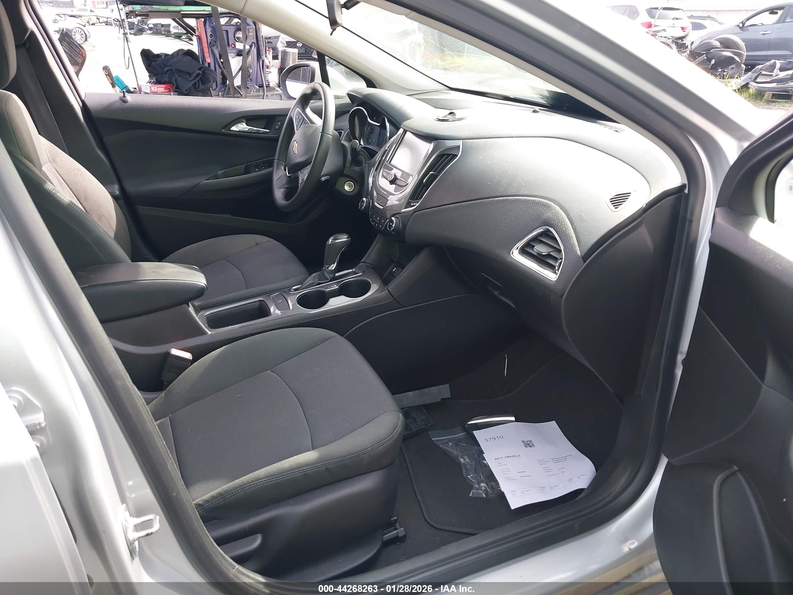 CHEVROLET CRUZE image 5