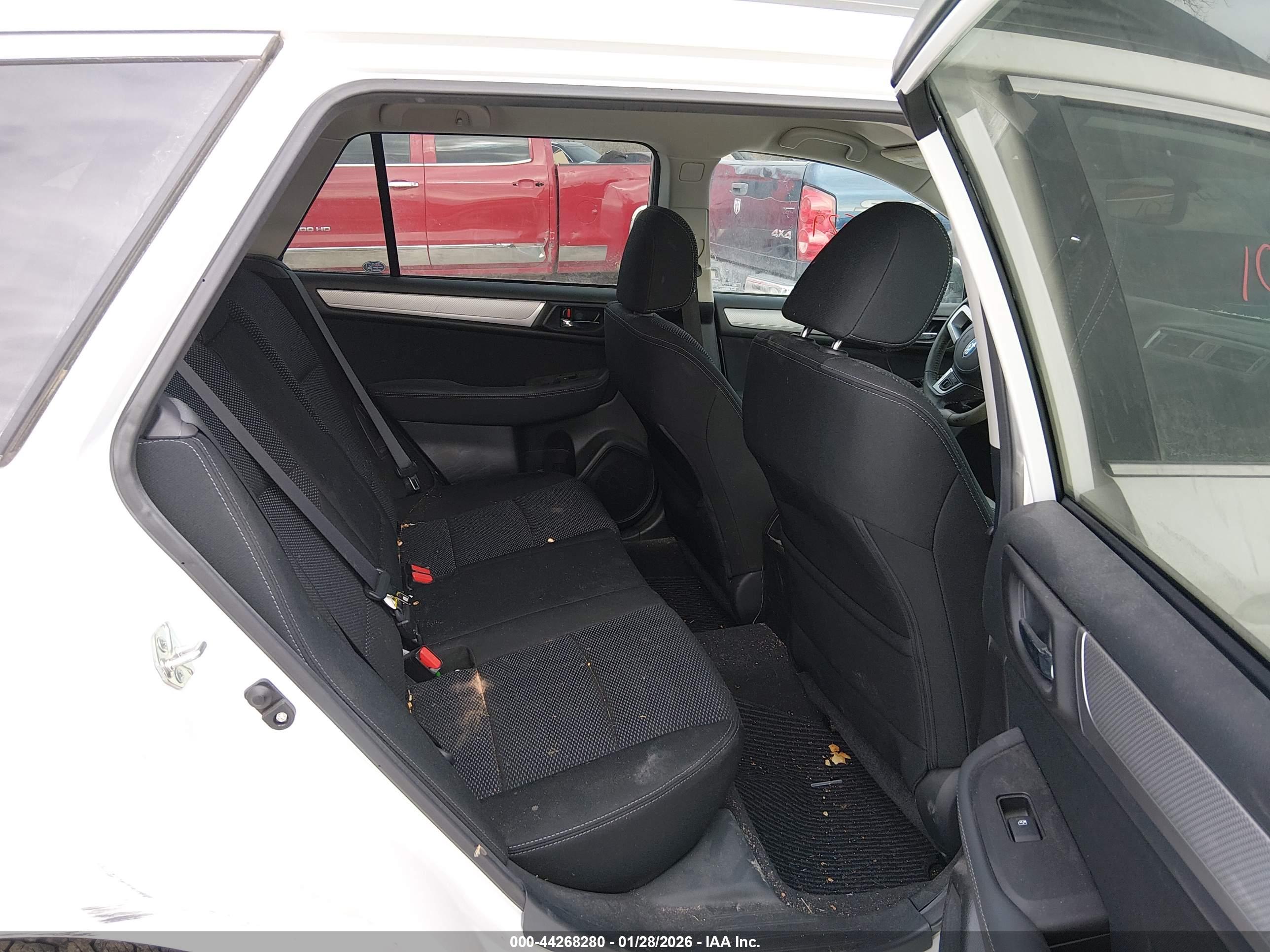 SUBARU OUTBACK image 8