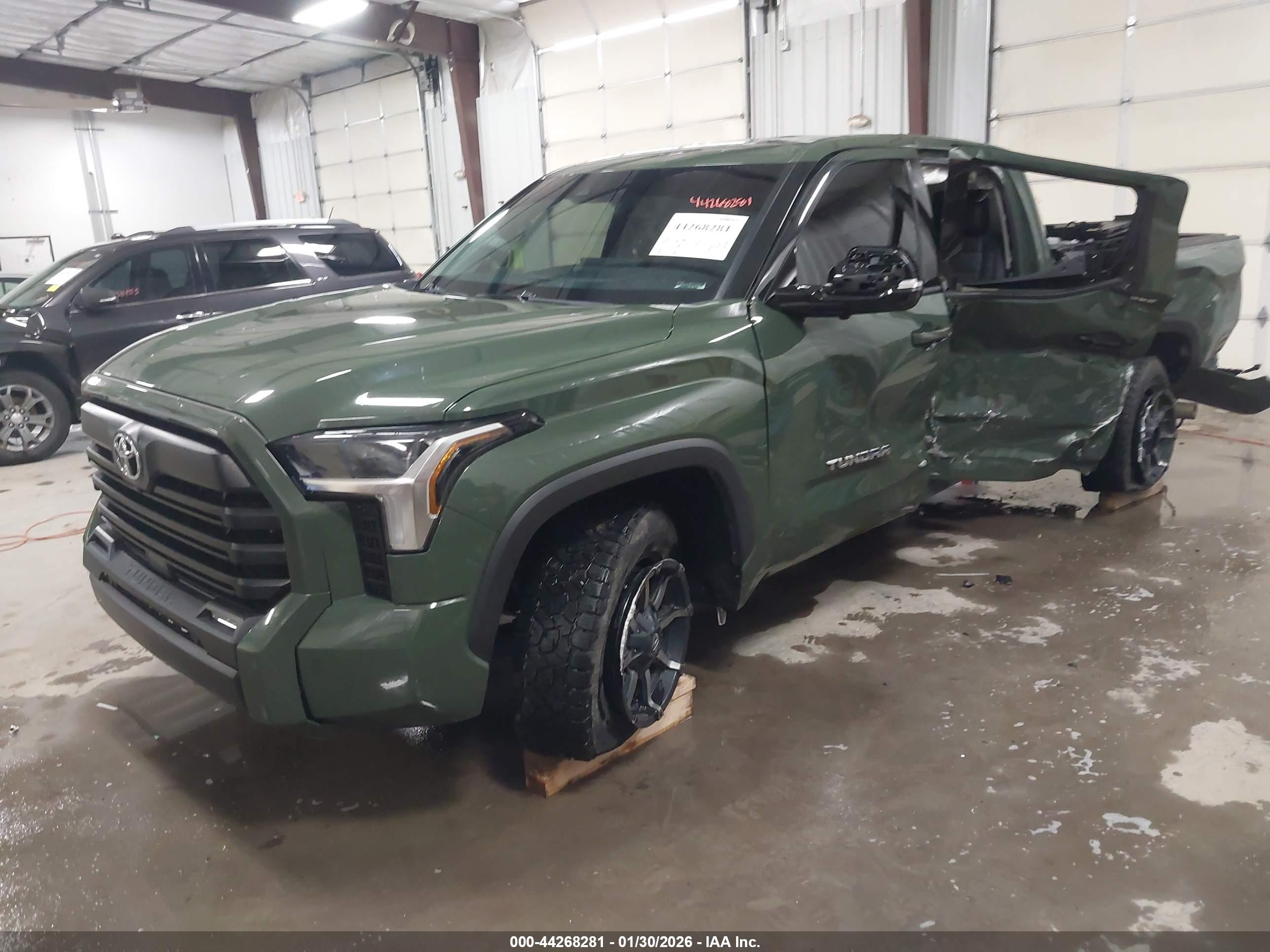 TOYOTA TUNDRA image 2