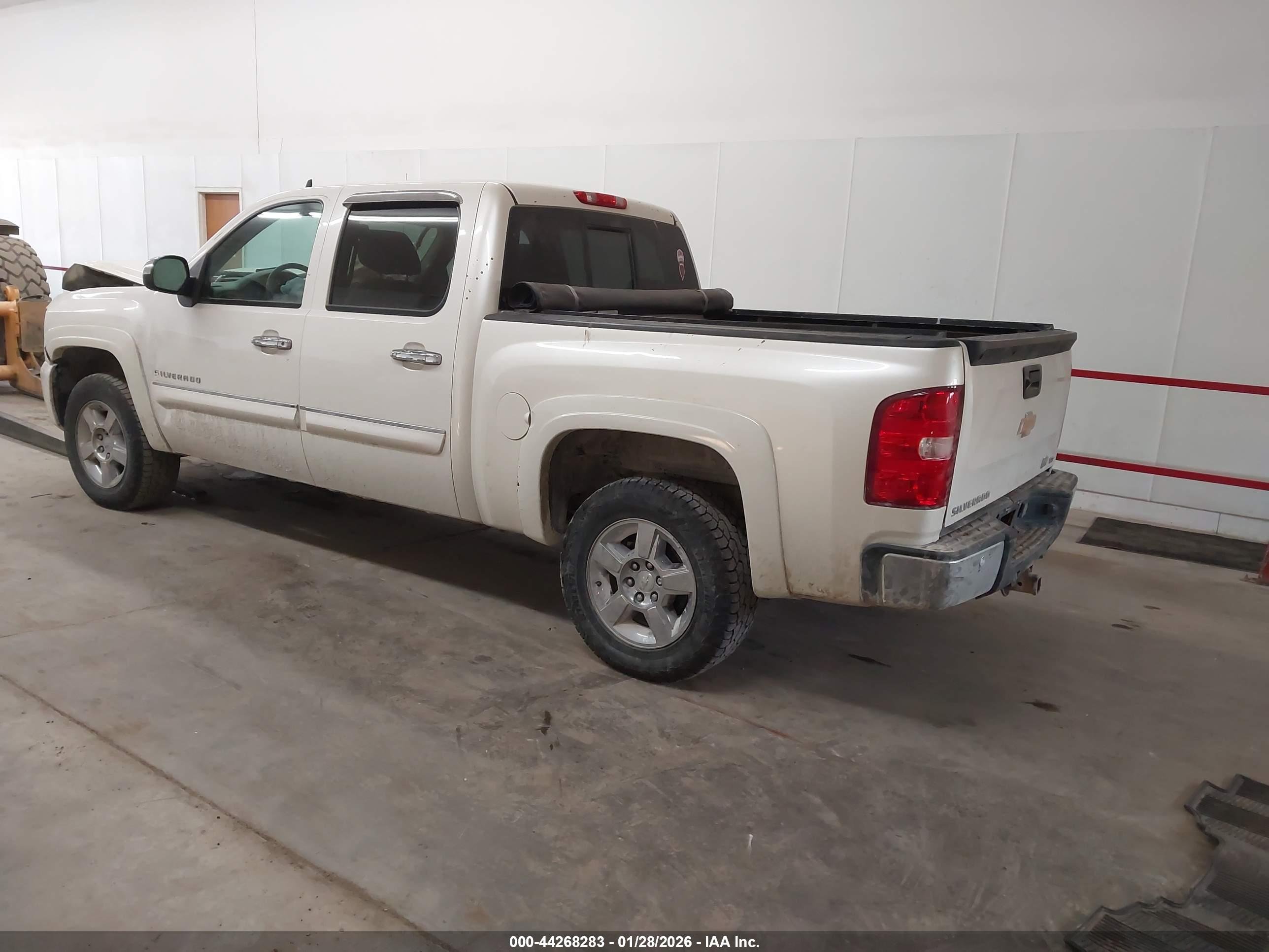 CHEVROLET SILVERADO image 3
