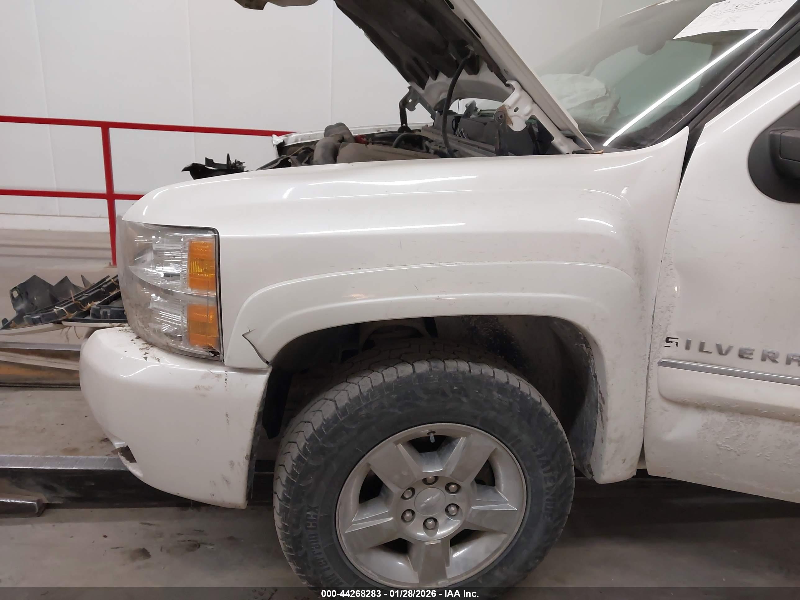 CHEVROLET SILVERADO image 6
