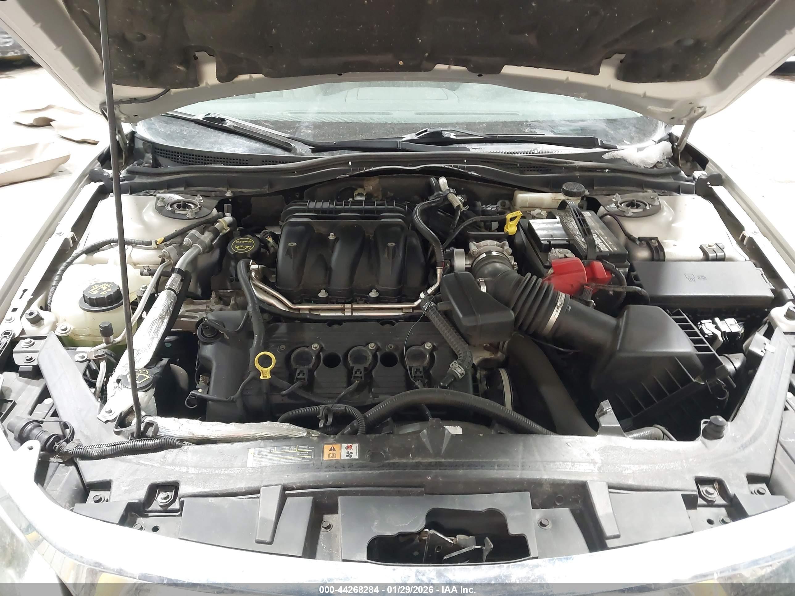 FORD FUSION image 10