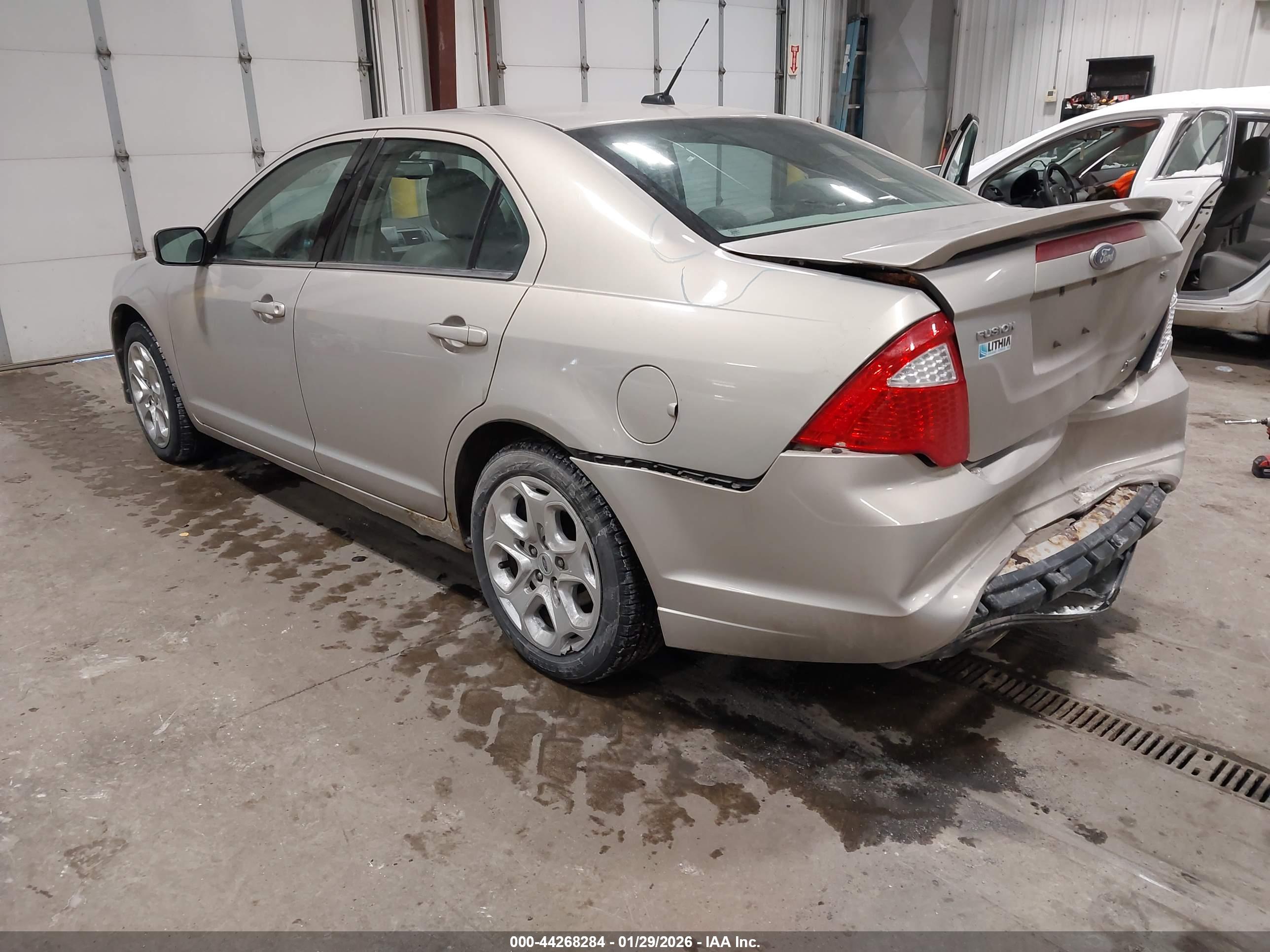 FORD FUSION image 3