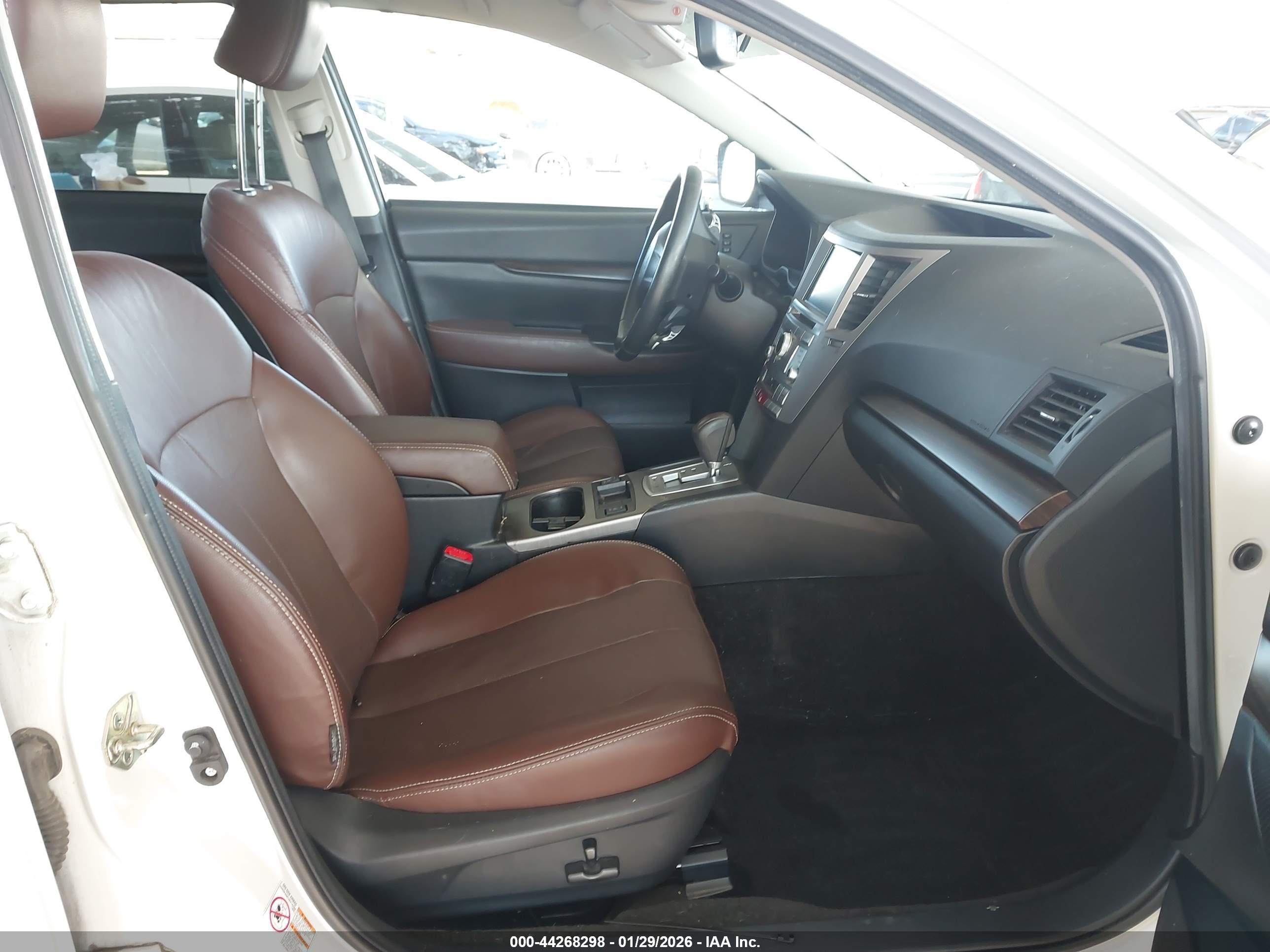 SUBARU OUTBACK image 5