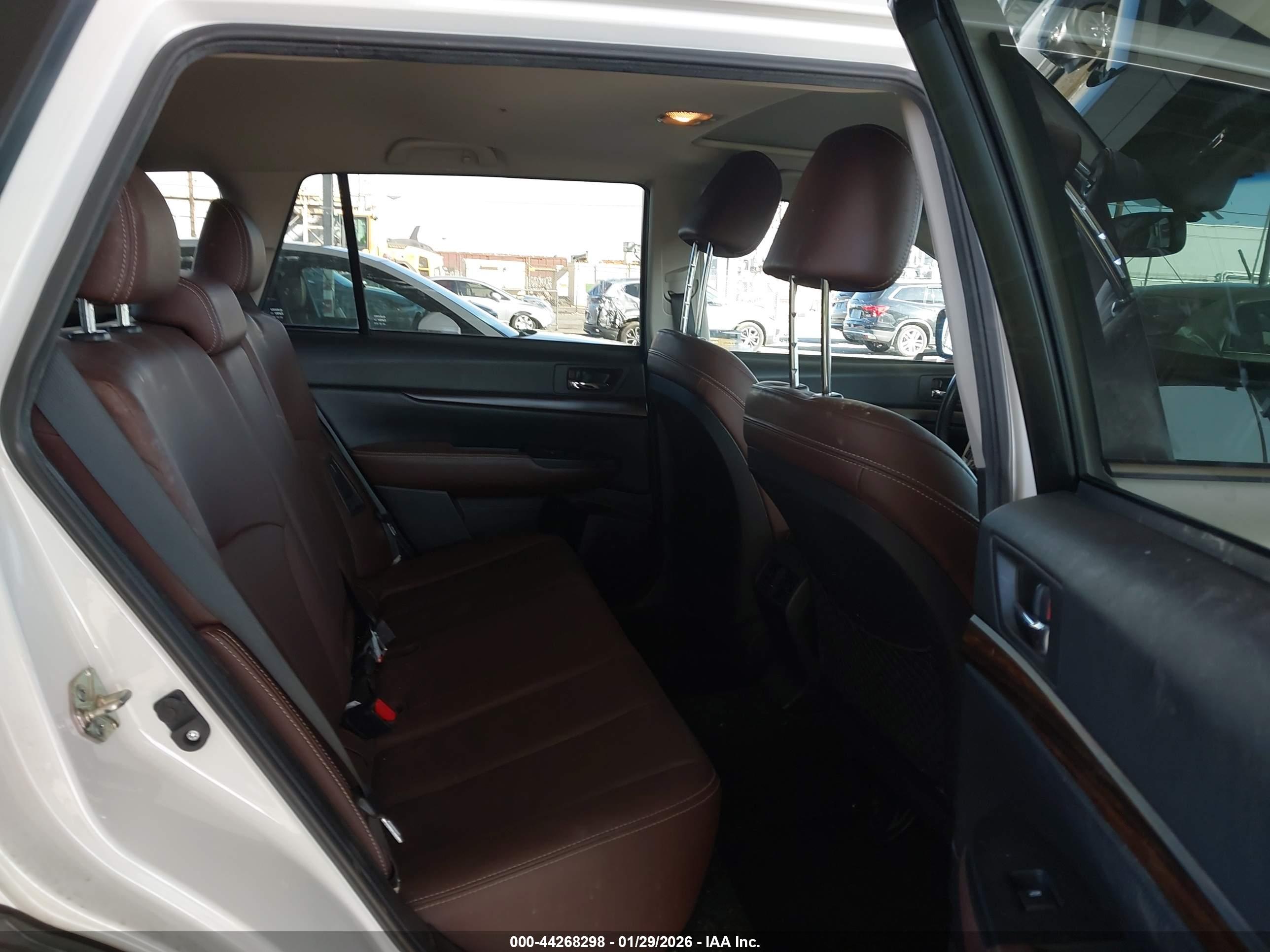 SUBARU OUTBACK image 8