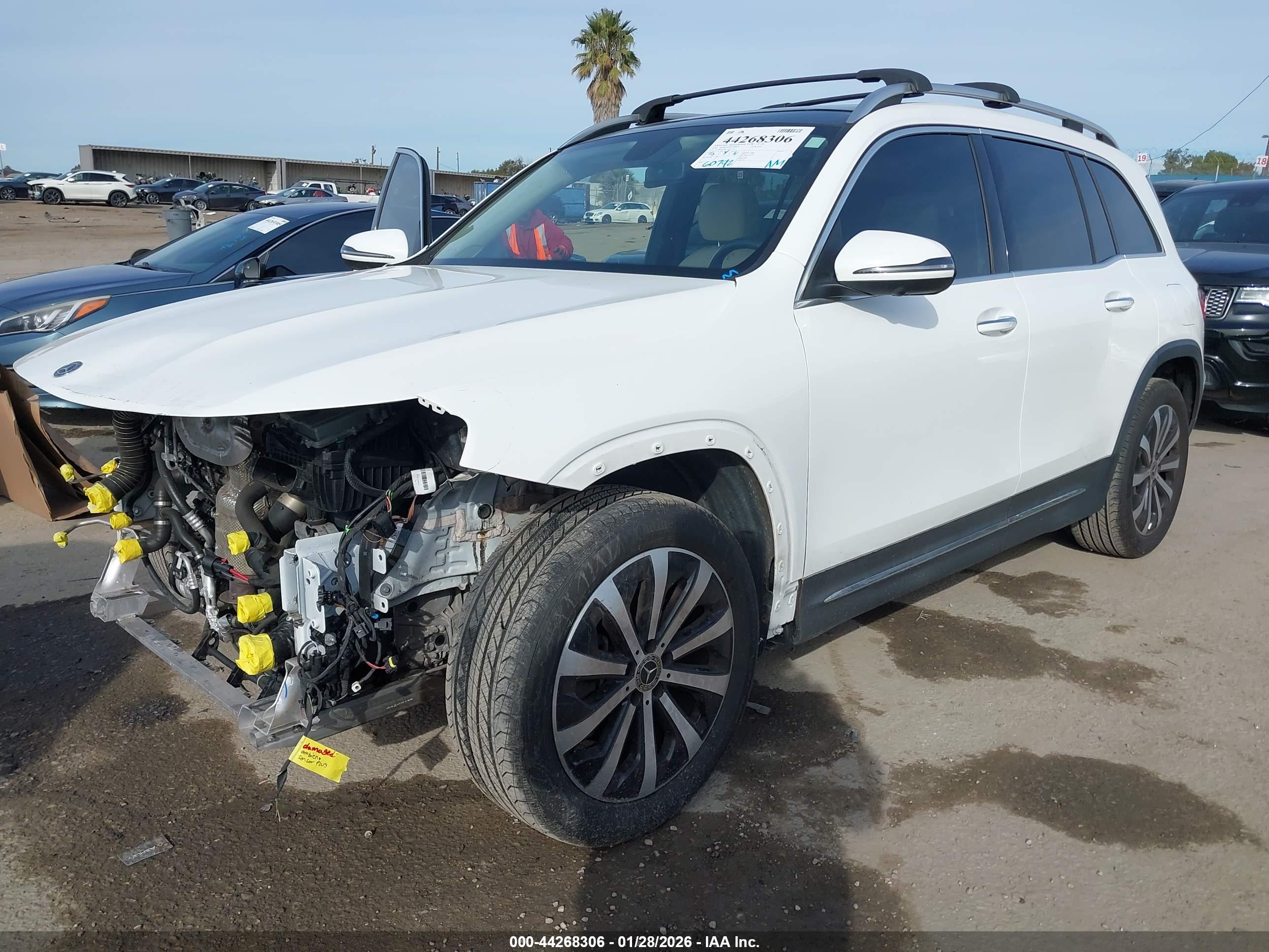 MERCEDES-BENZ GLB image 2