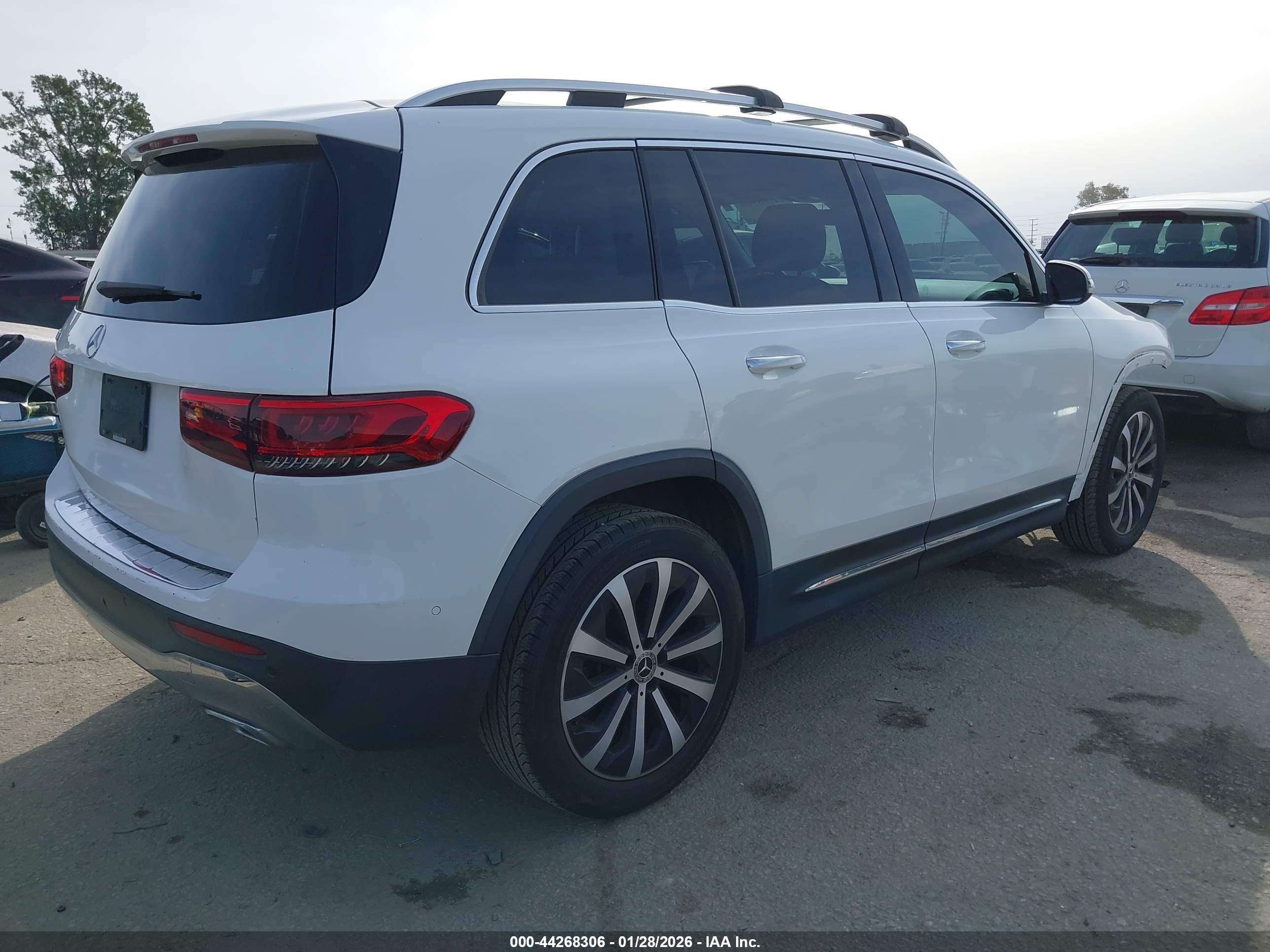 MERCEDES-BENZ GLB image 4