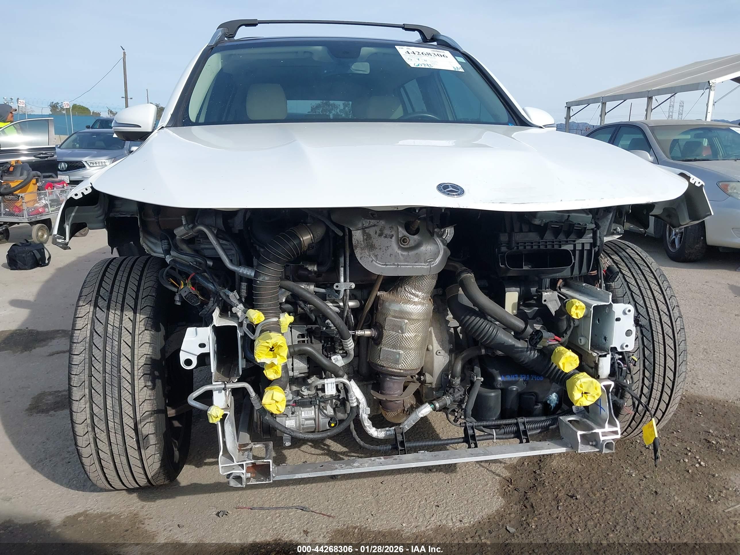 MERCEDES-BENZ GLB image 6