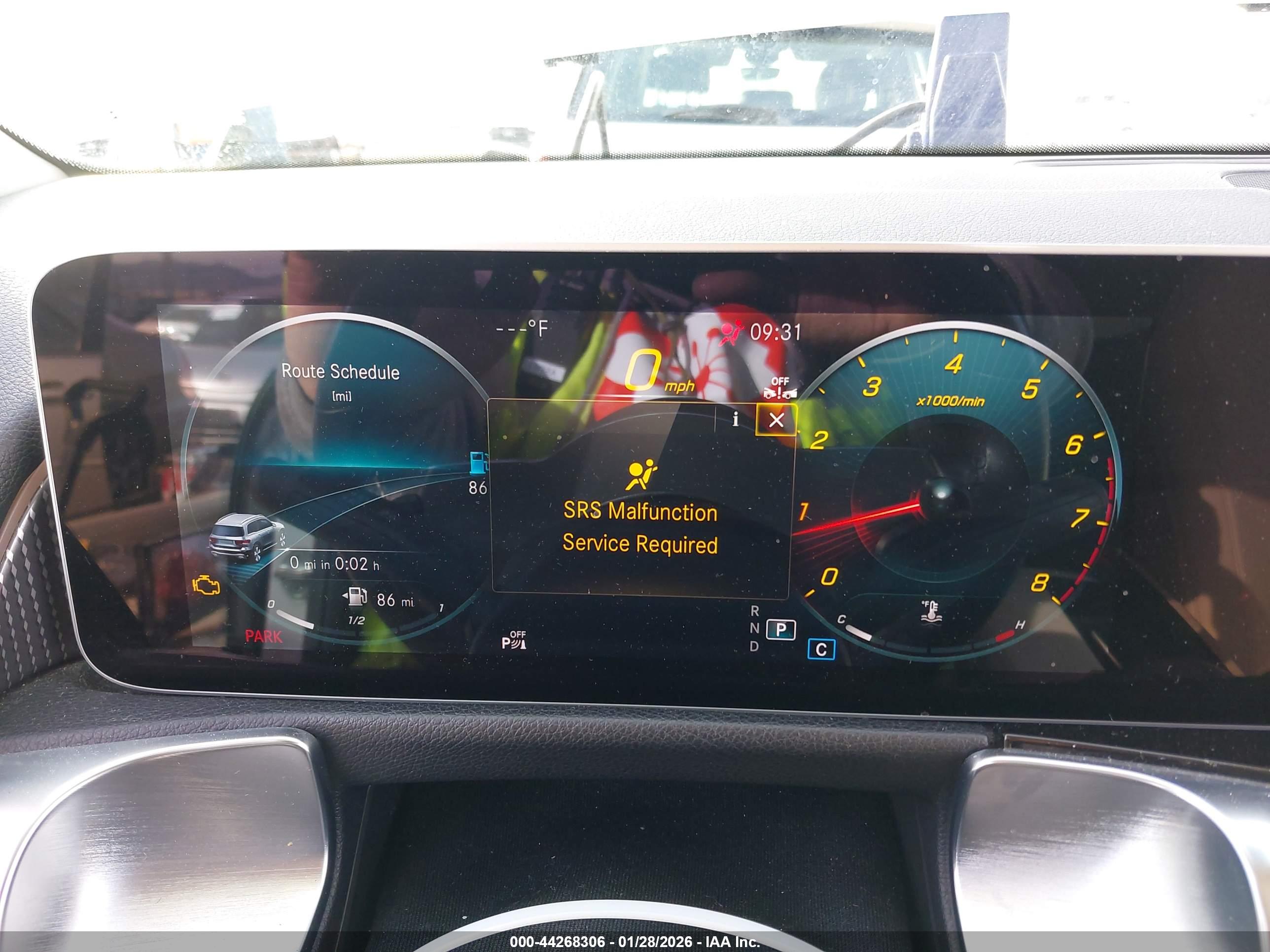 MERCEDES-BENZ GLB image 7