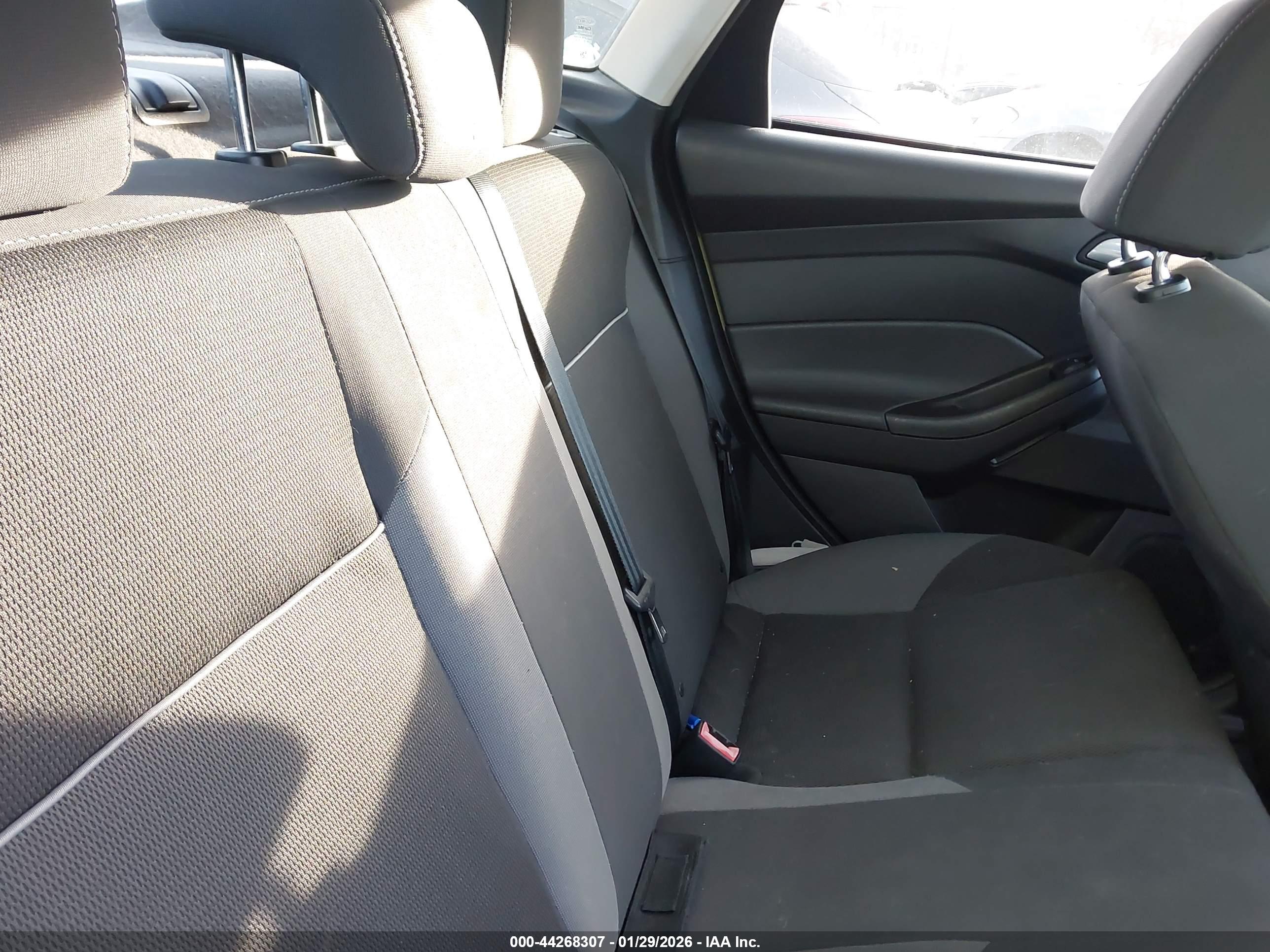 FORD FOCUS image 8