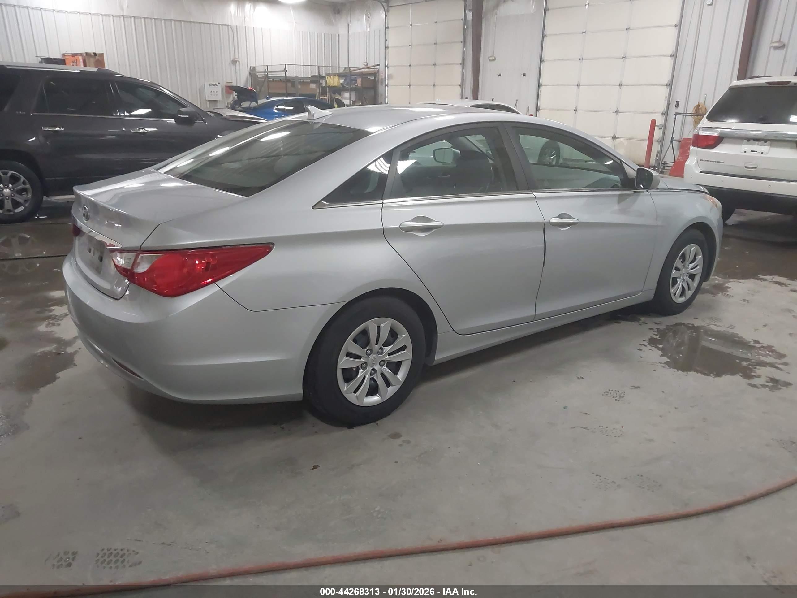 HYUNDAI SONATA image 4