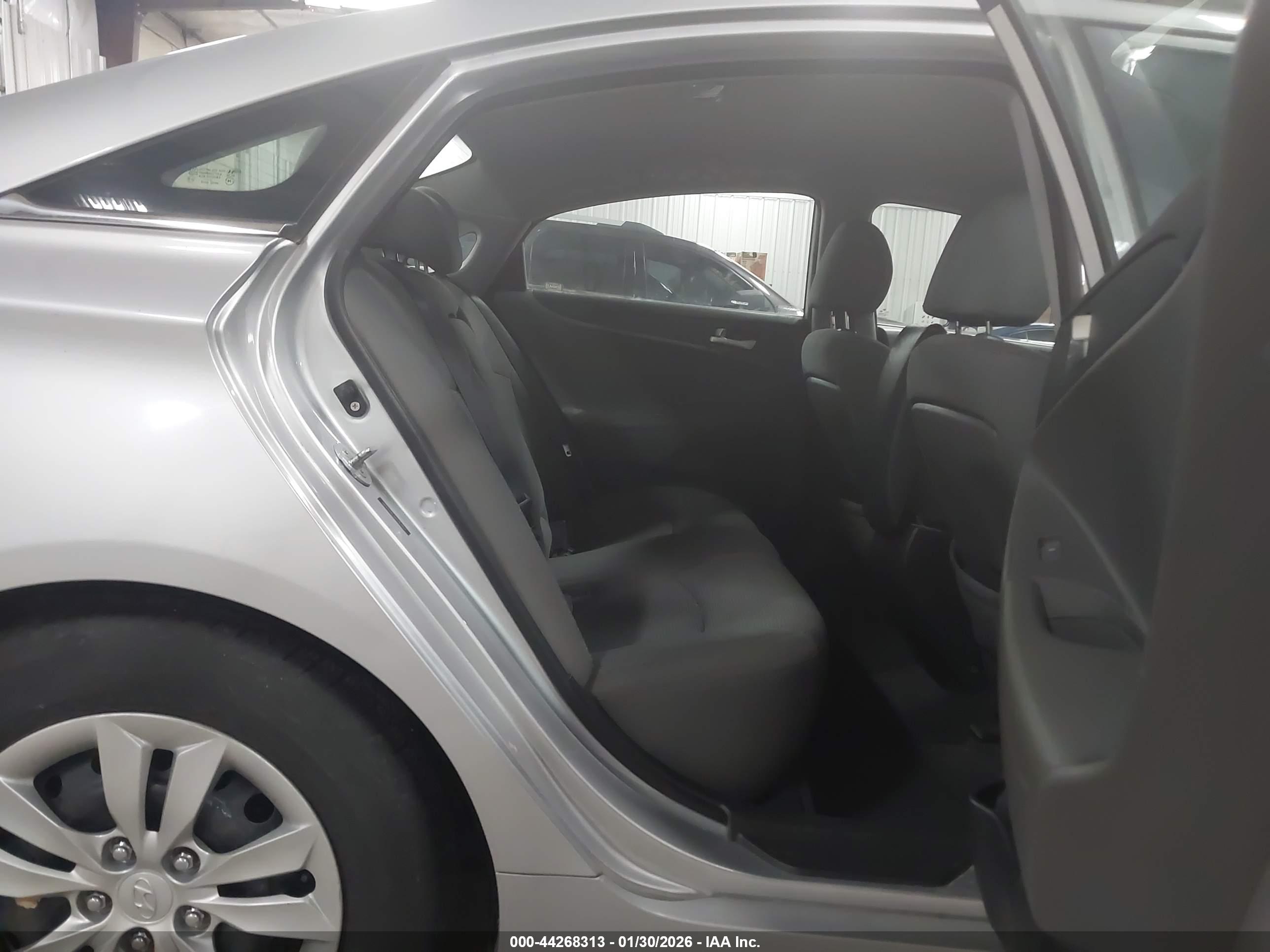 HYUNDAI SONATA image 8