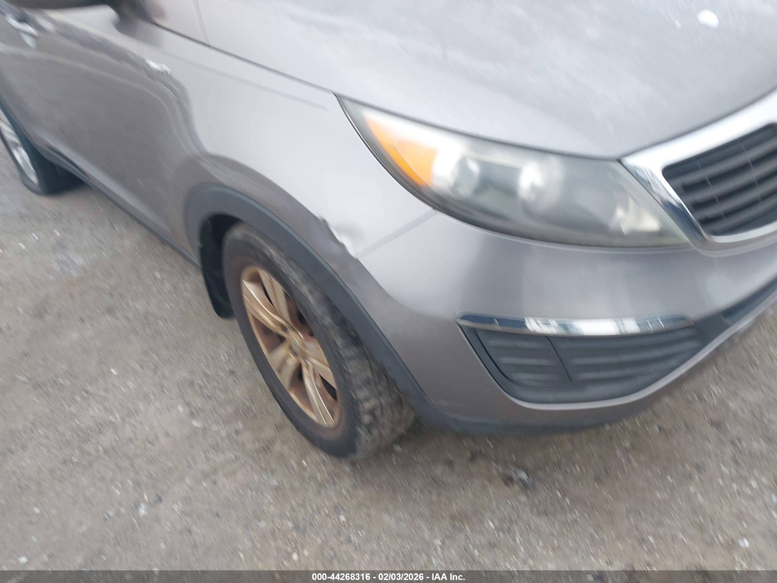 KIA SPORTAGE image 6