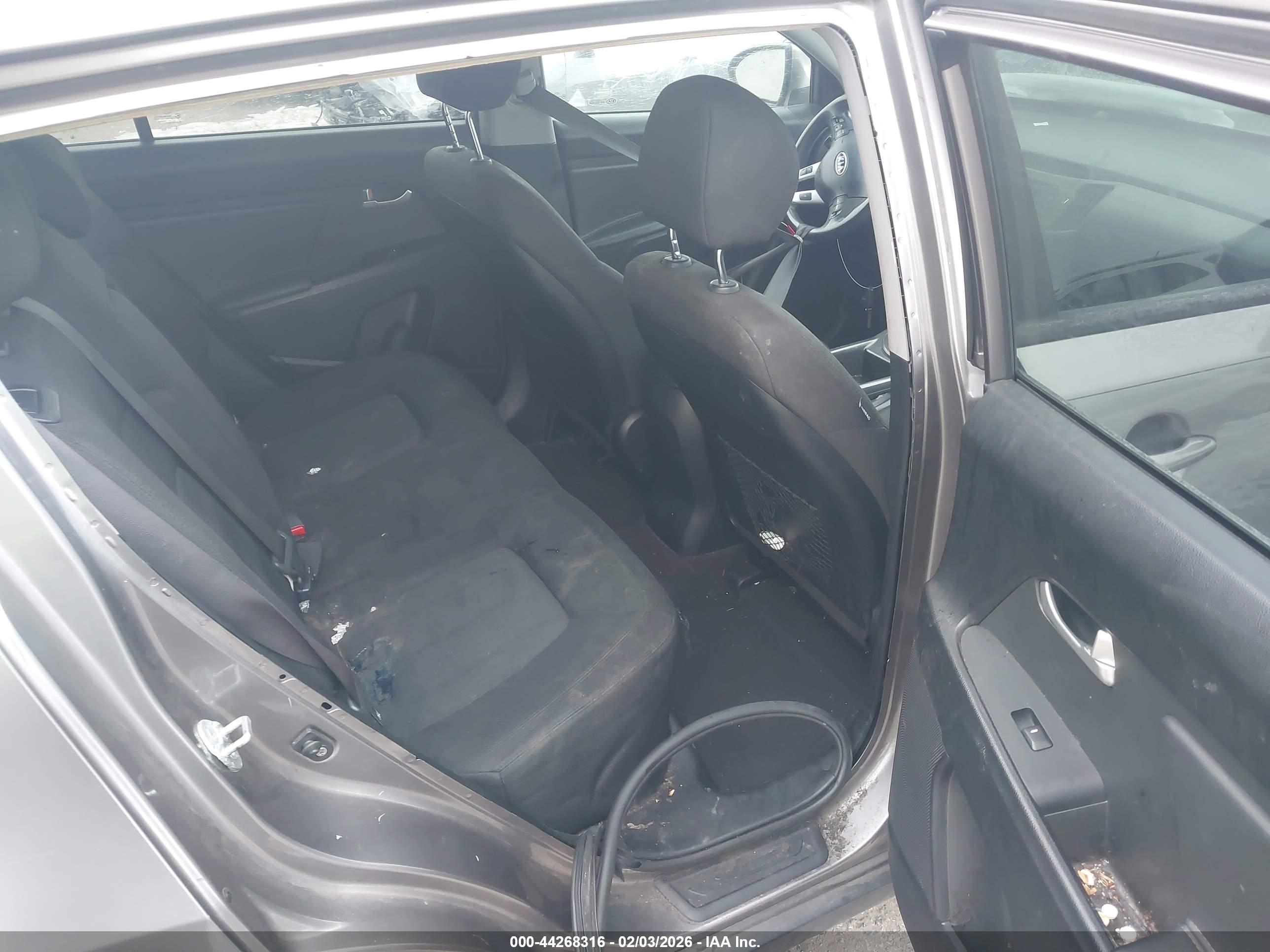 KIA SPORTAGE image 8