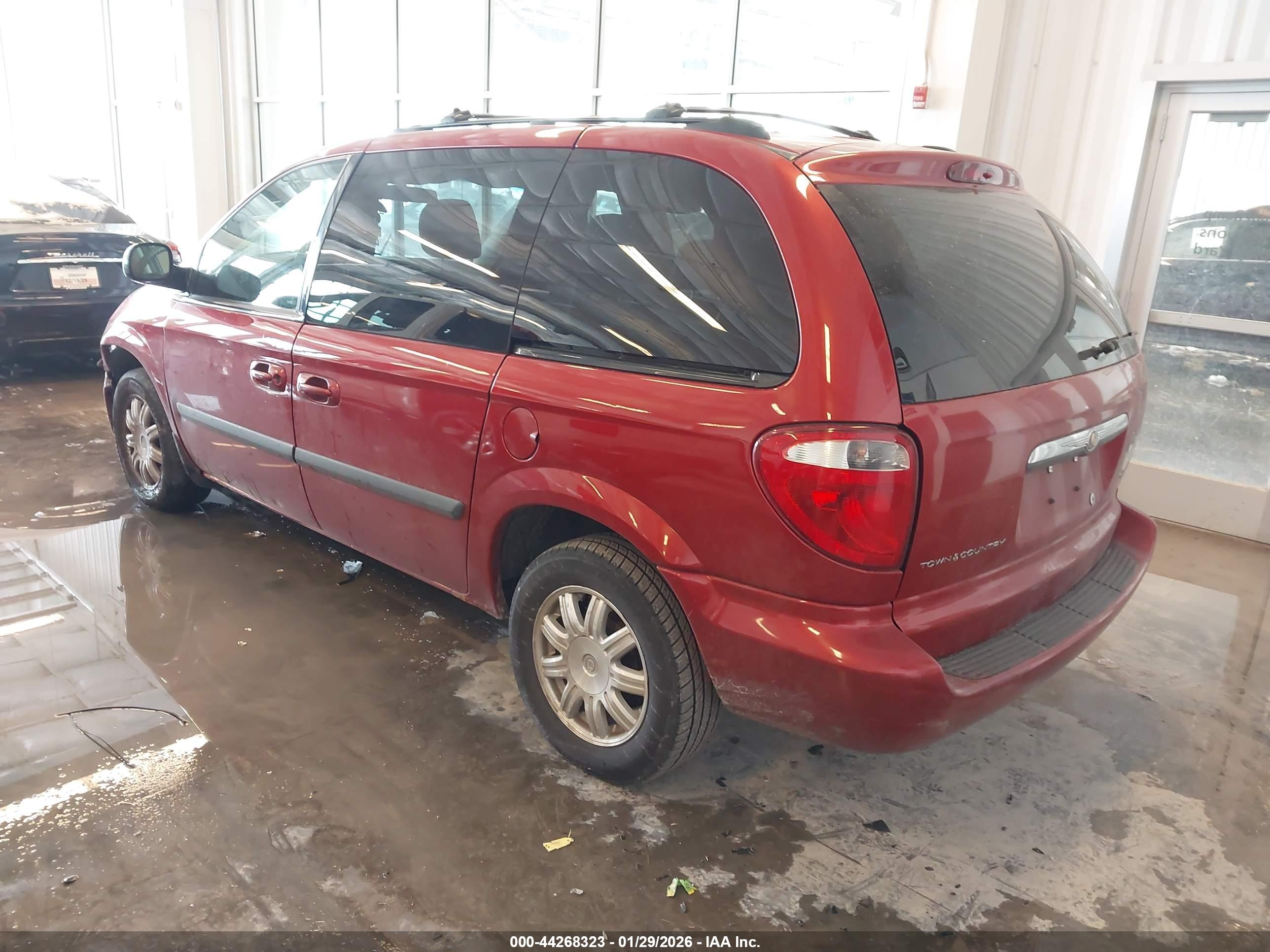 CHRYSLER TOWN image 3