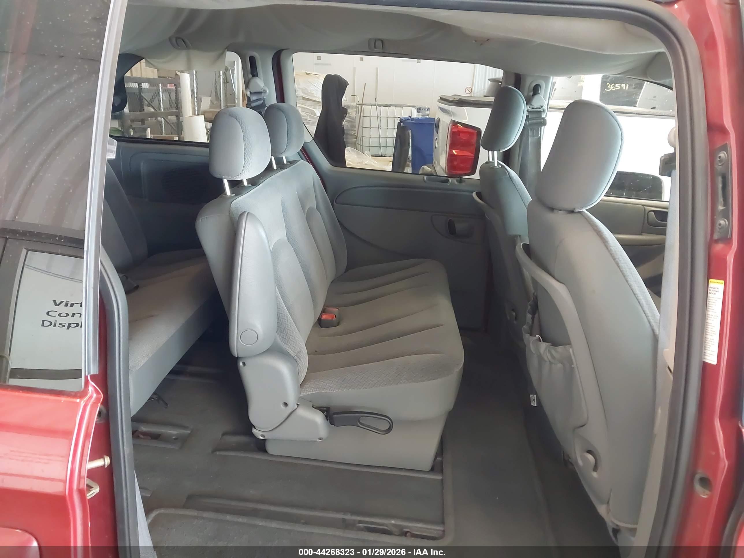 CHRYSLER TOWN image 8