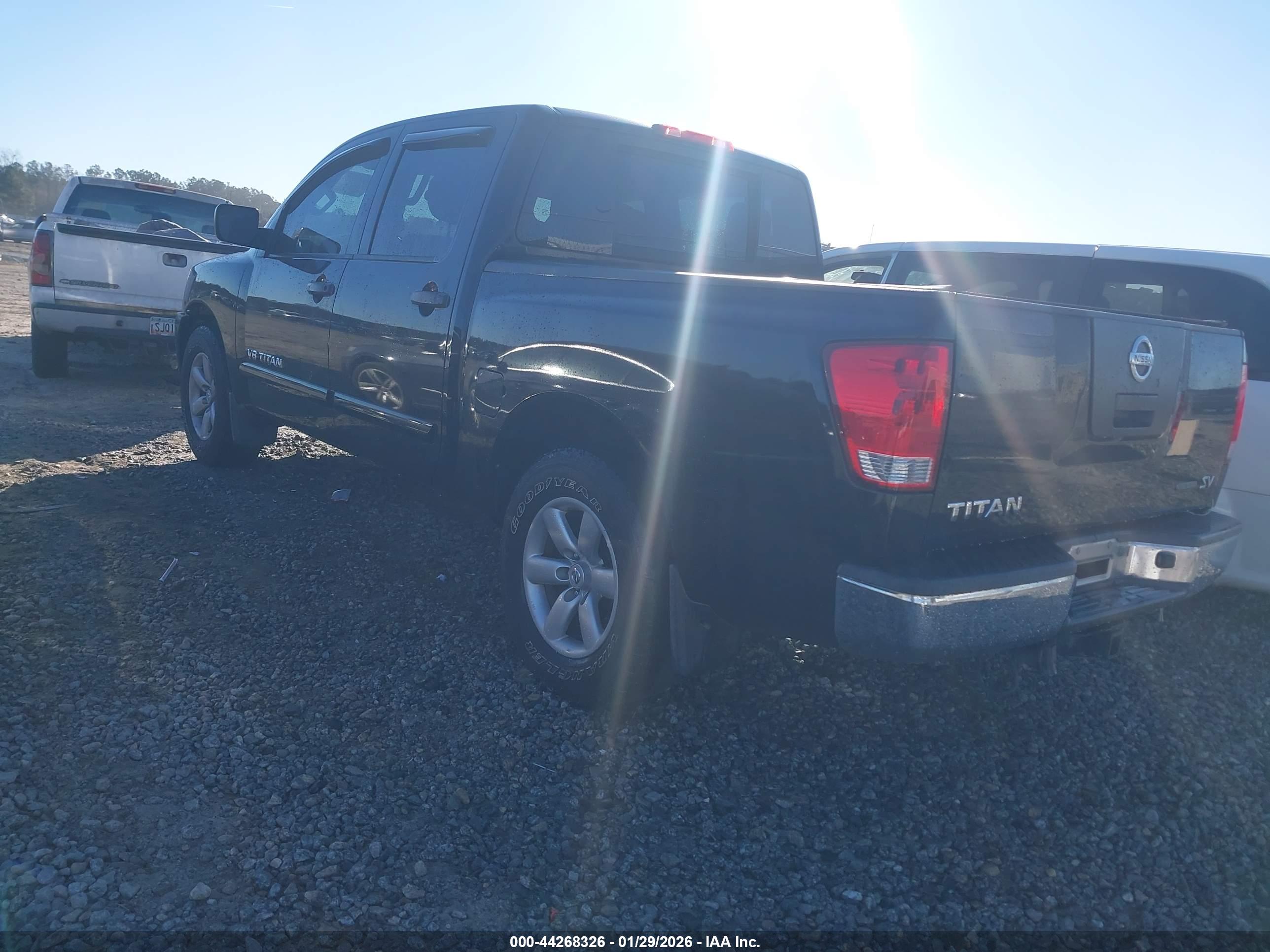 NISSAN TITAN image 3