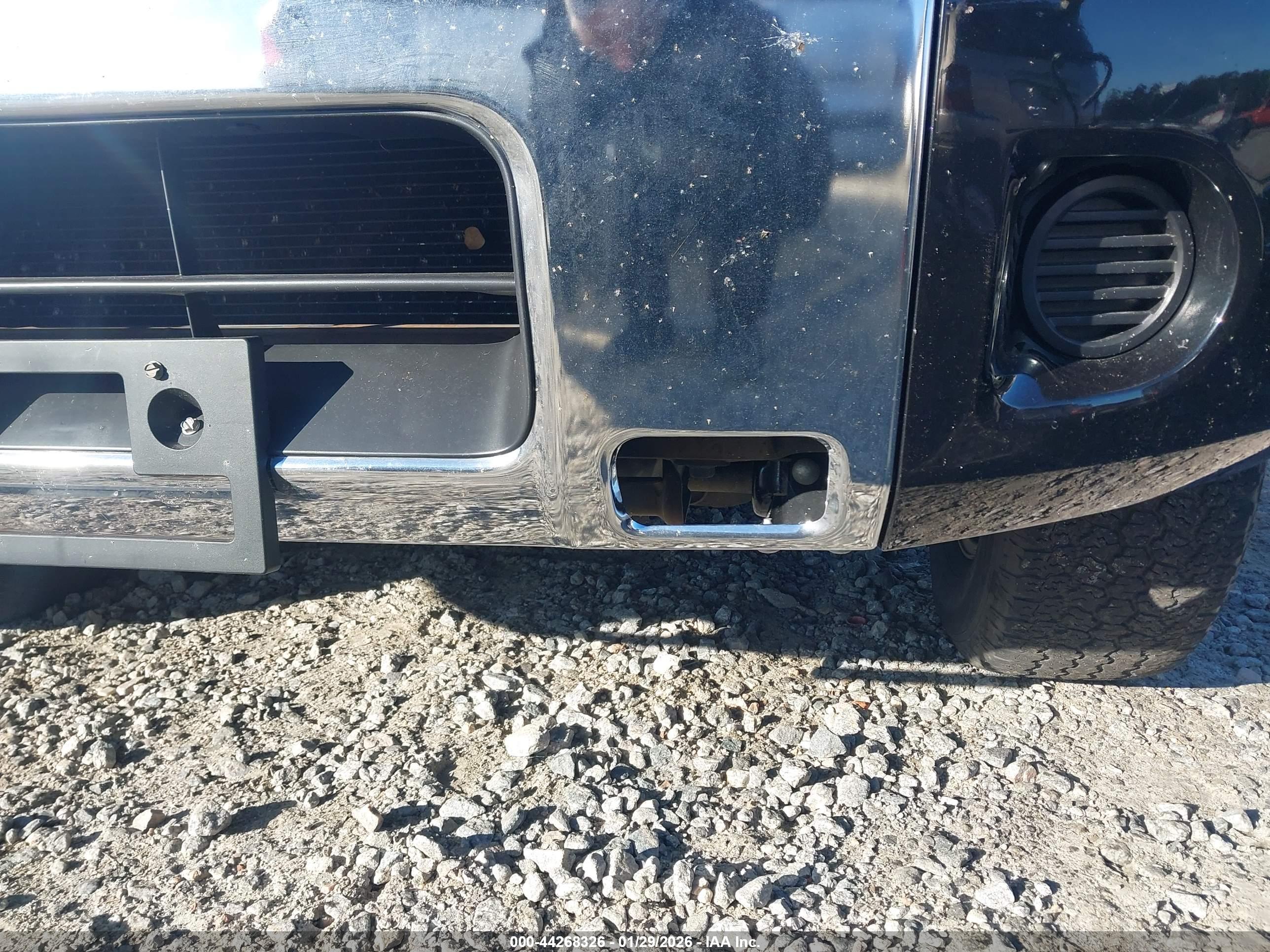 NISSAN TITAN image 6