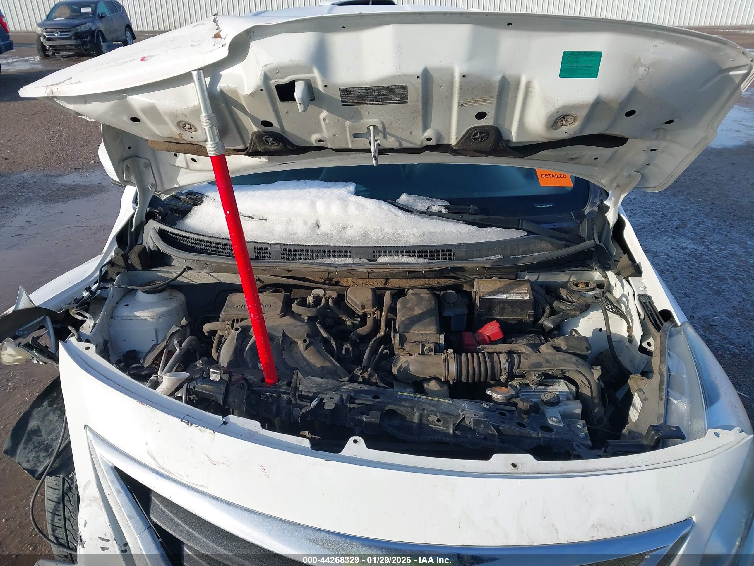 NISSAN VERSA image 10