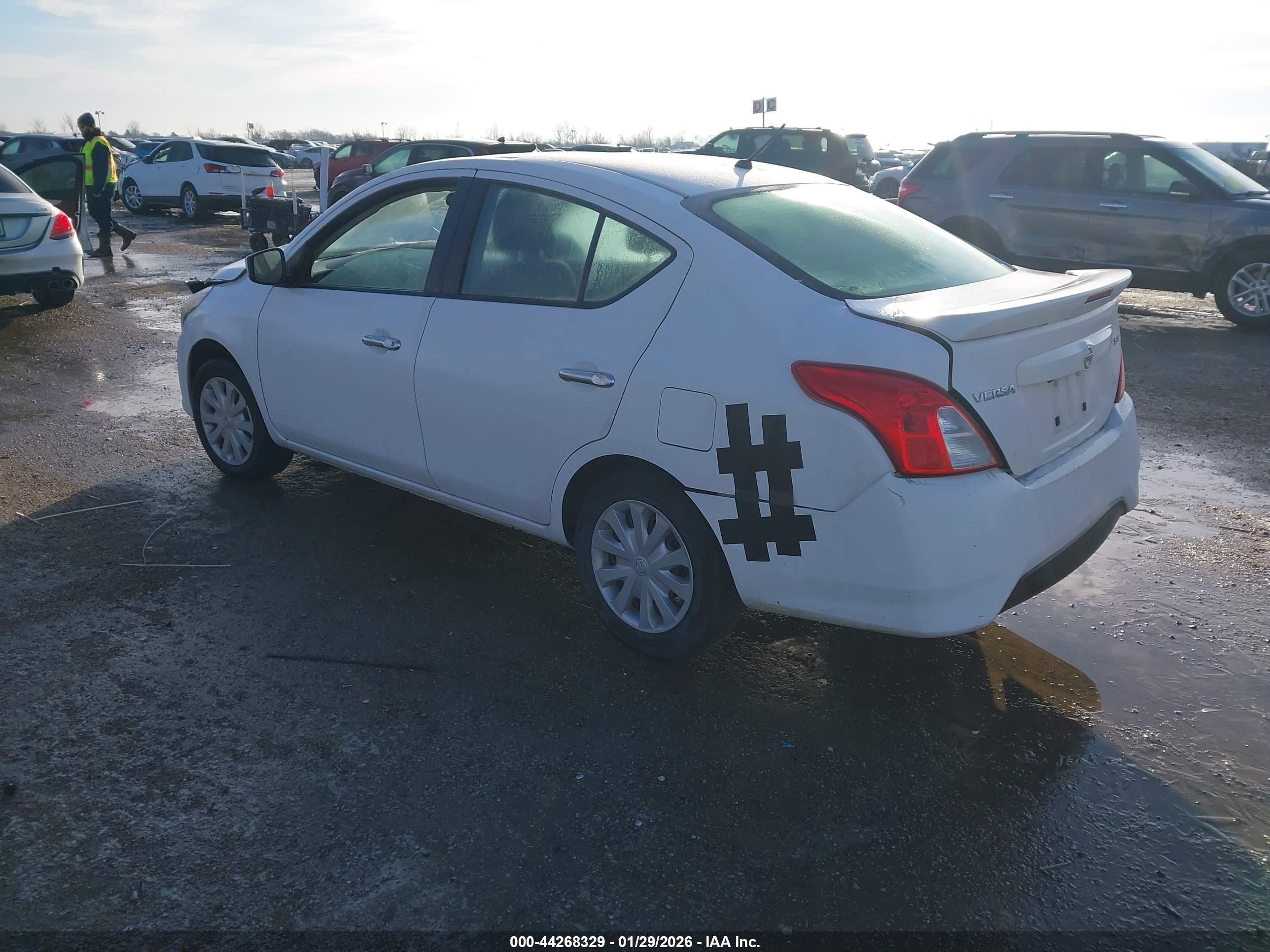 NISSAN VERSA image 3
