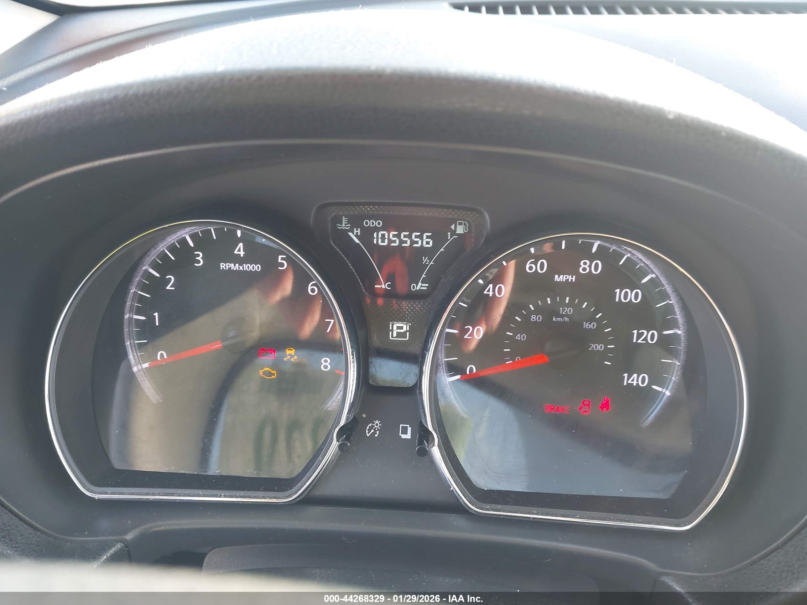 NISSAN VERSA image 7