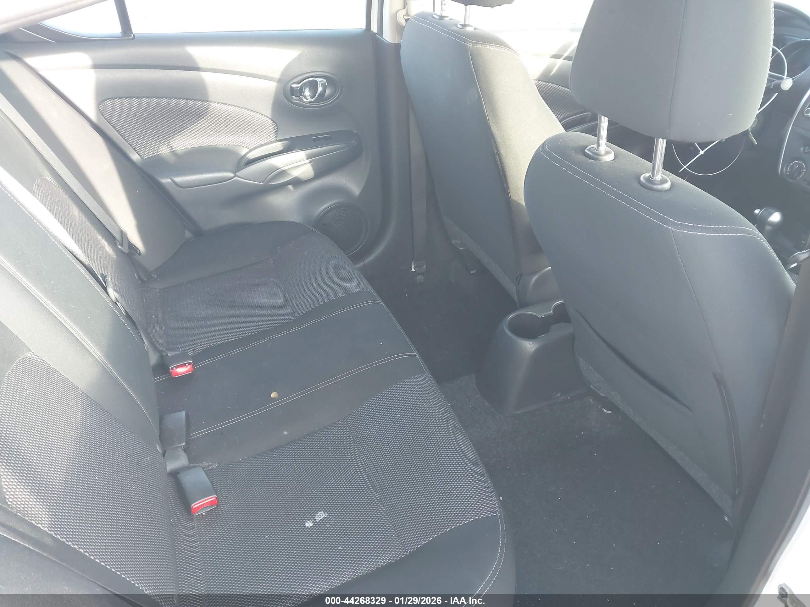 NISSAN VERSA image 8