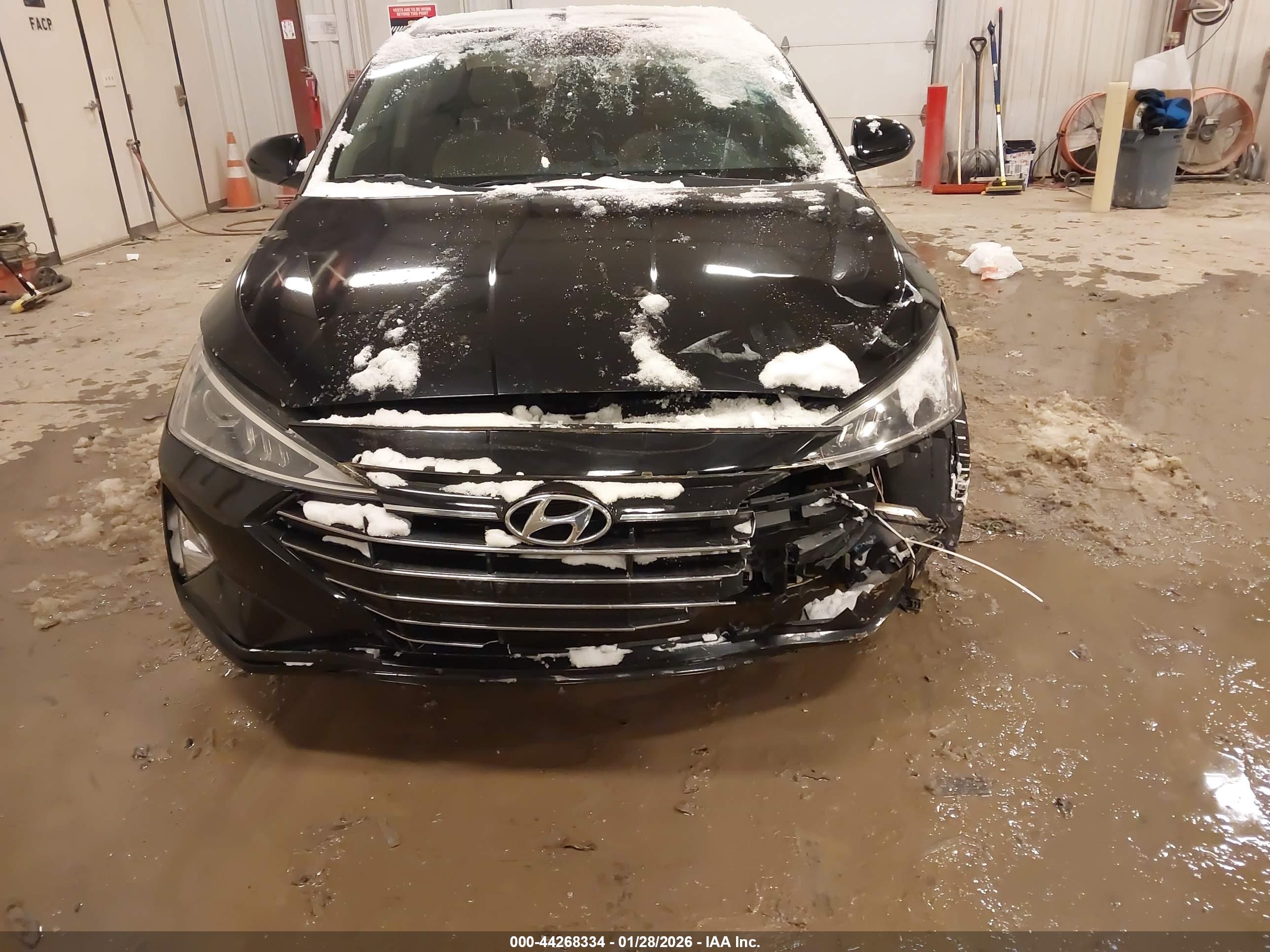 HYUNDAI ELANTRA image 6