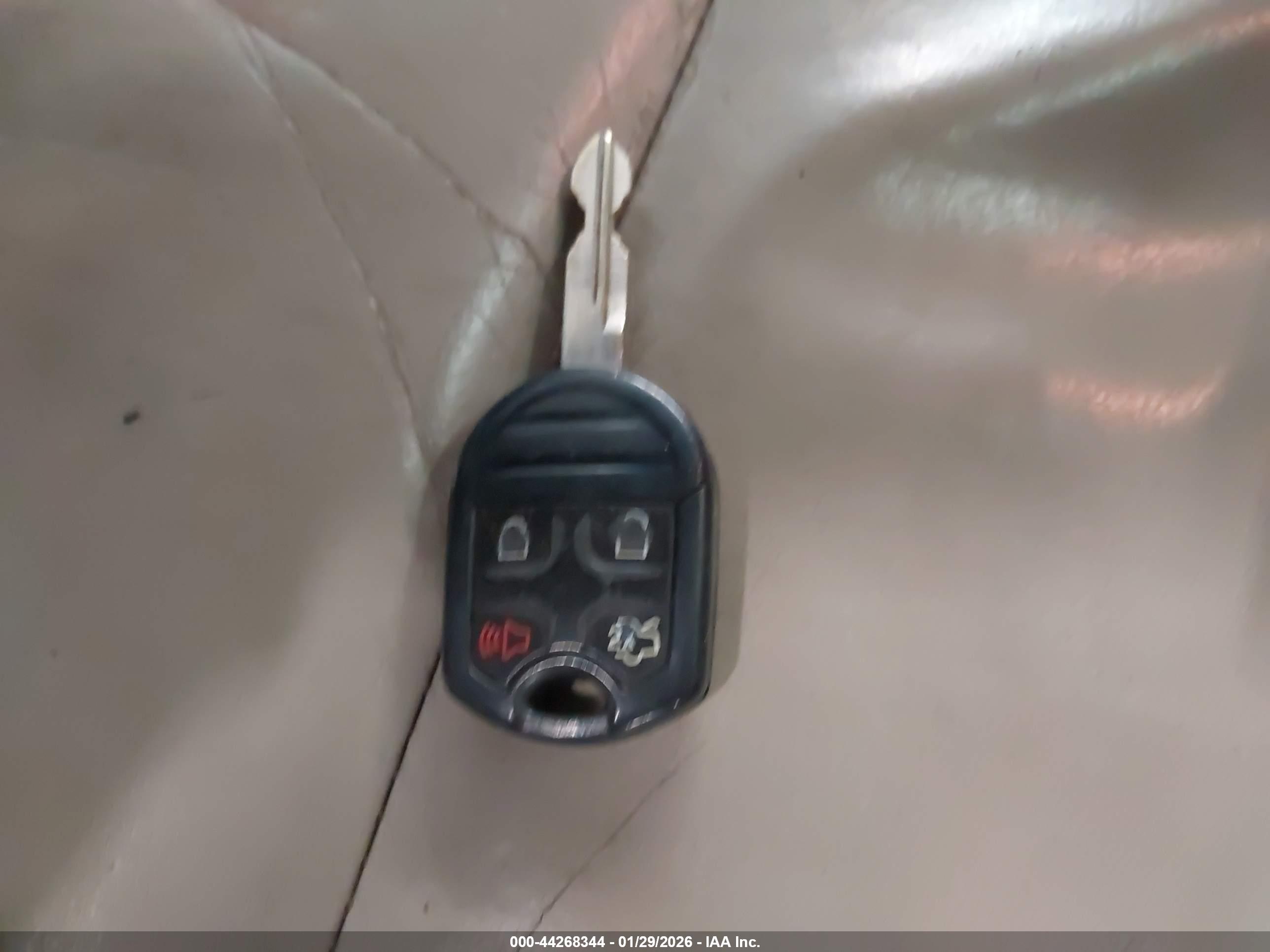 FORD EXPLORER image 11