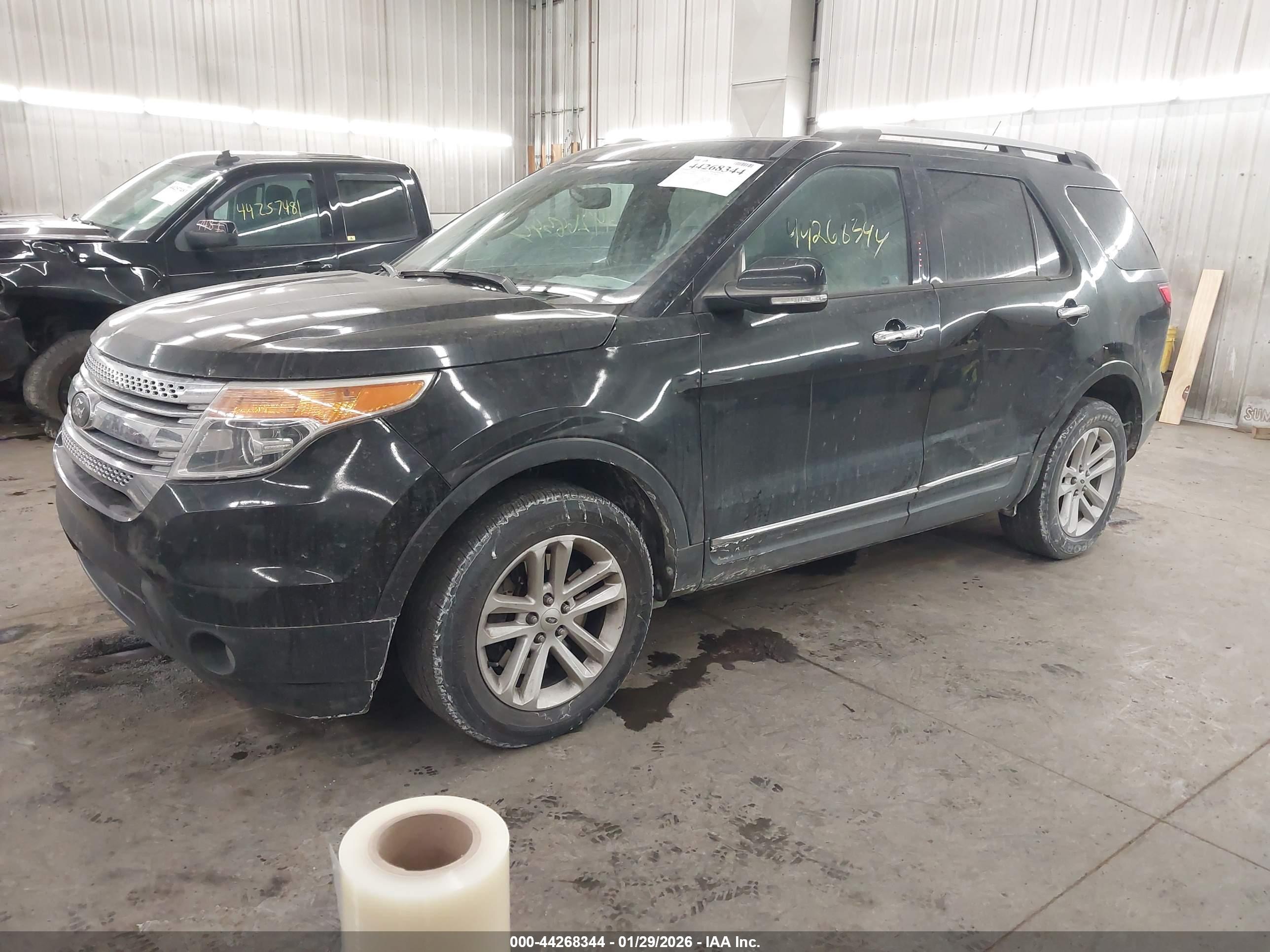 FORD EXPLORER image 2