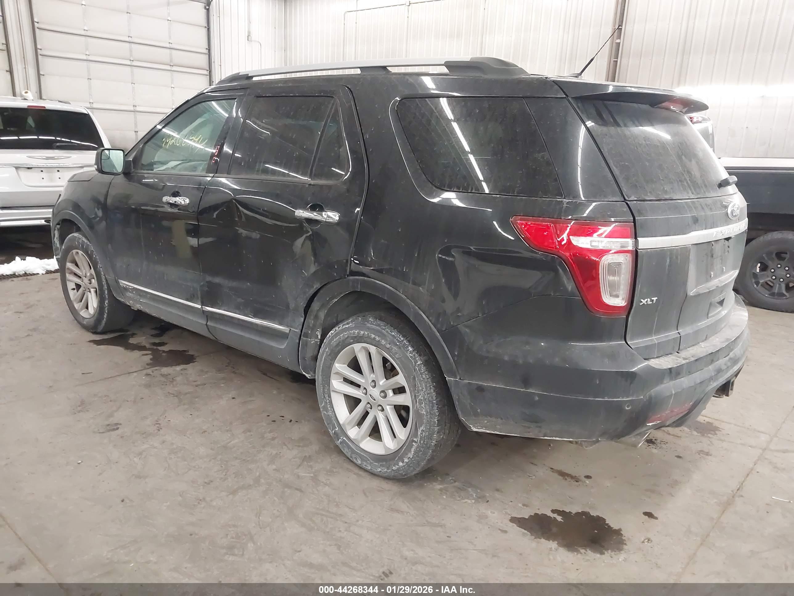 FORD EXPLORER image 3