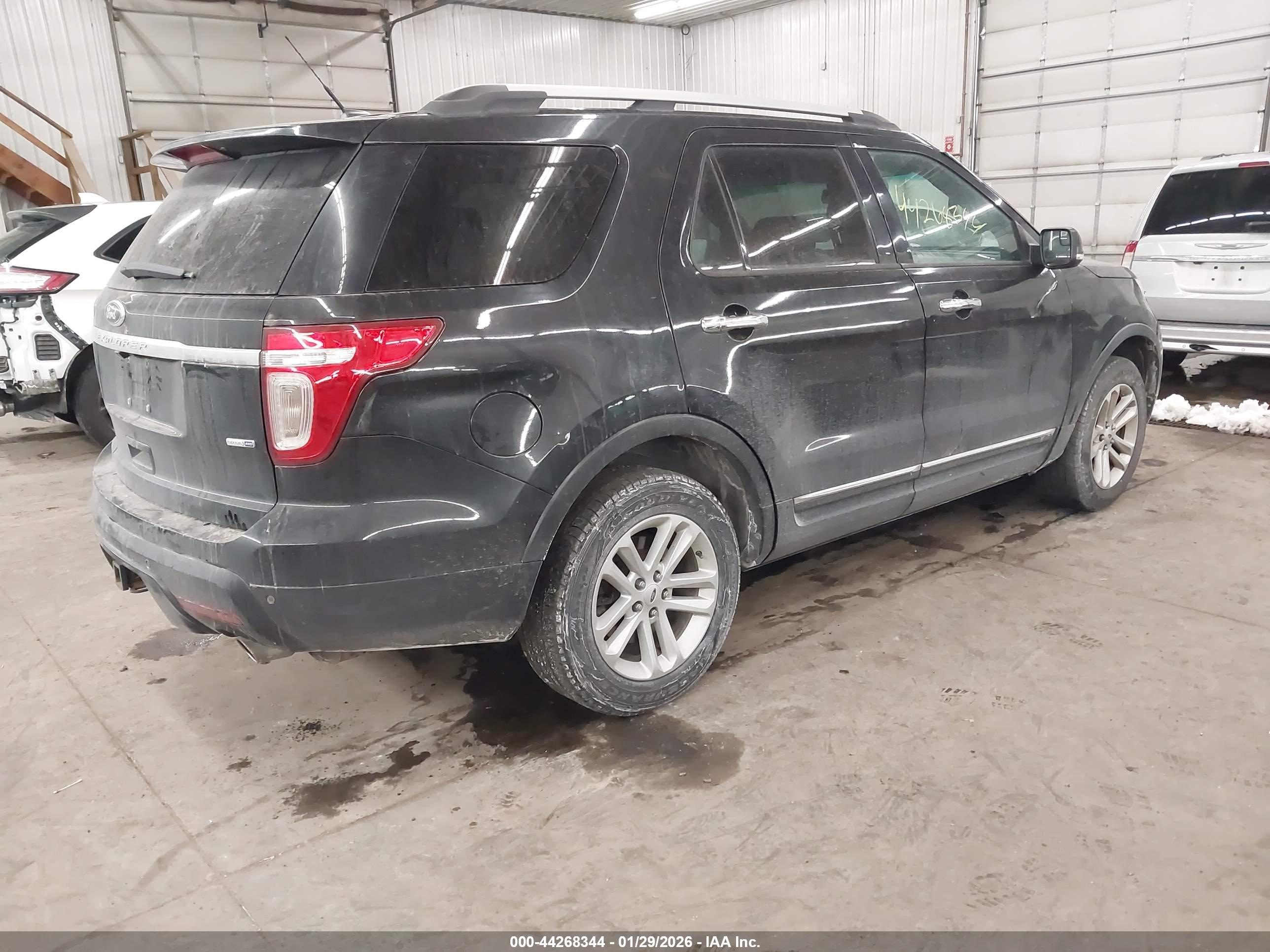 FORD EXPLORER image 4
