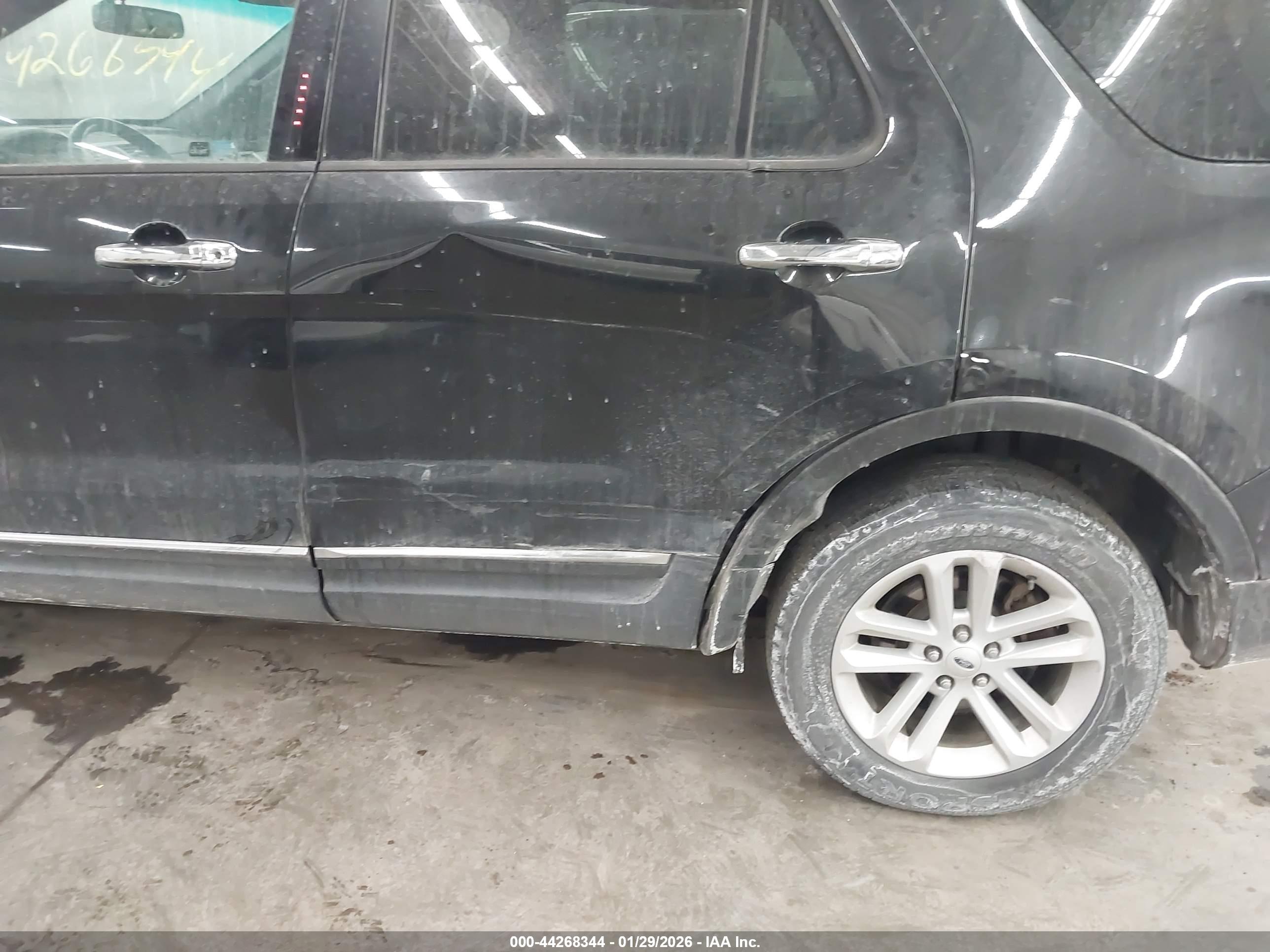 FORD EXPLORER image 6
