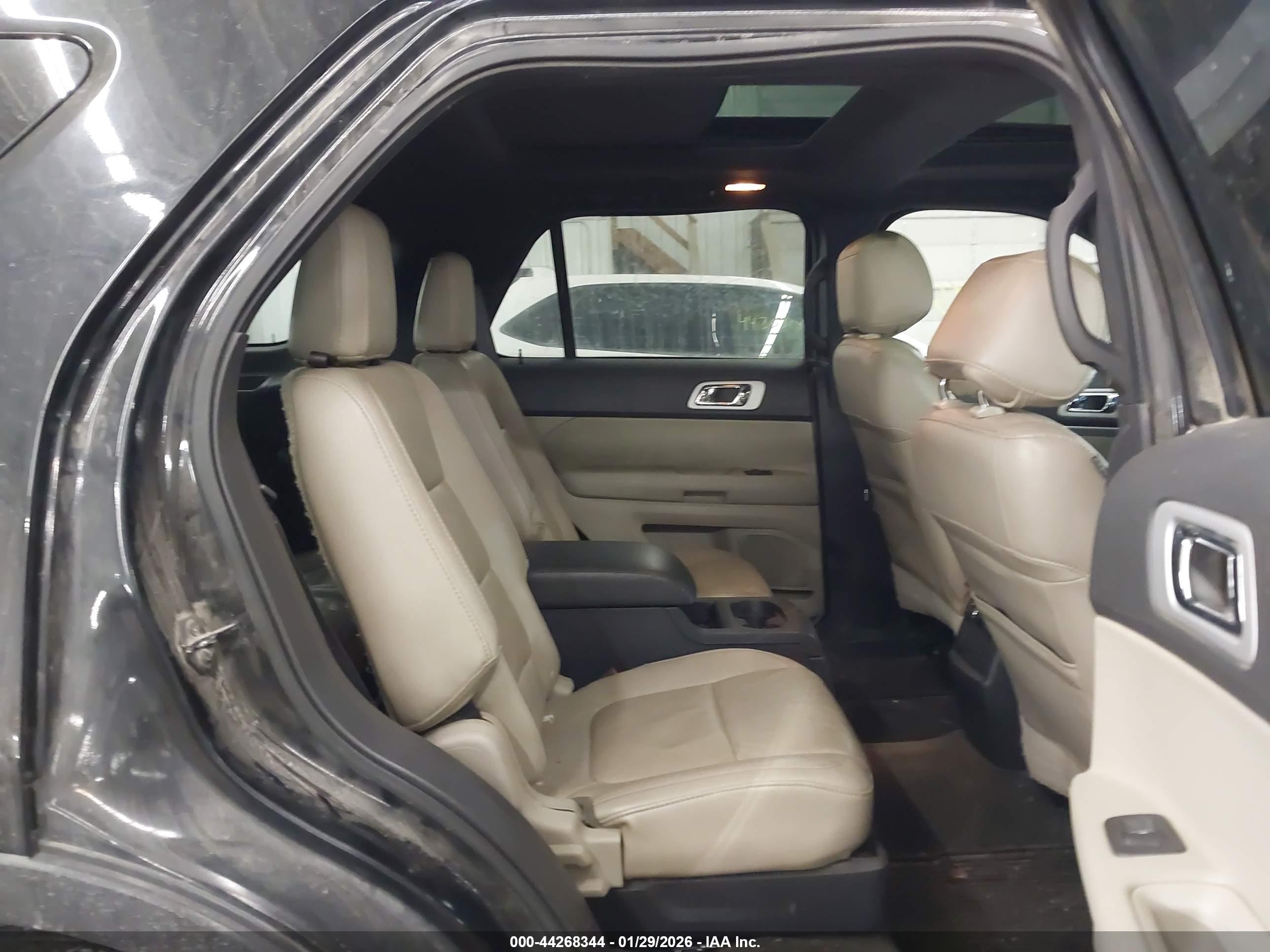 FORD EXPLORER image 8