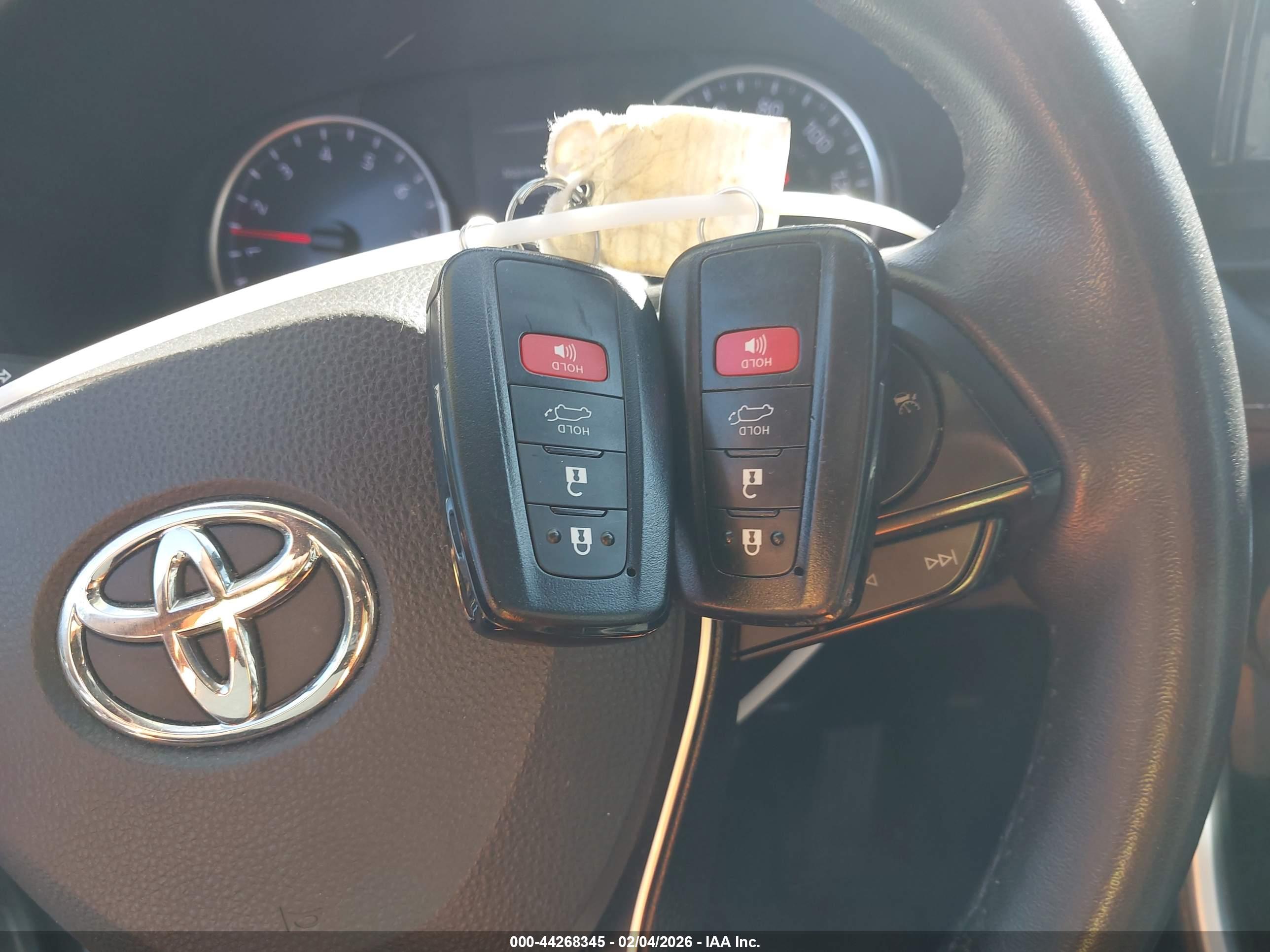 TOYOTA RAV4 image 11