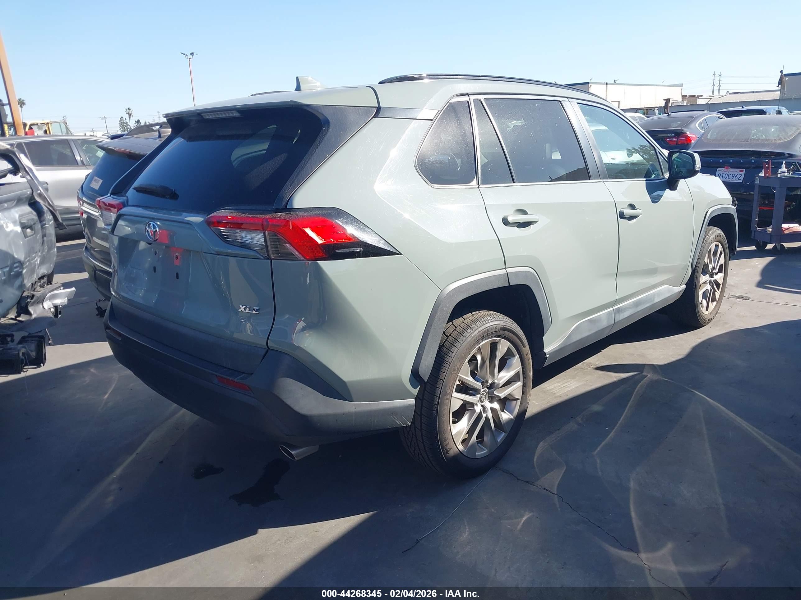 TOYOTA RAV4 image 4