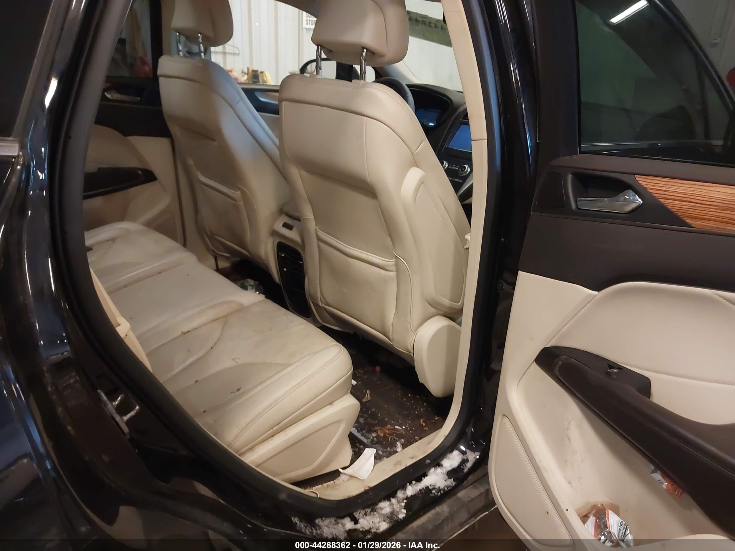 LINCOLN MKC image 8
