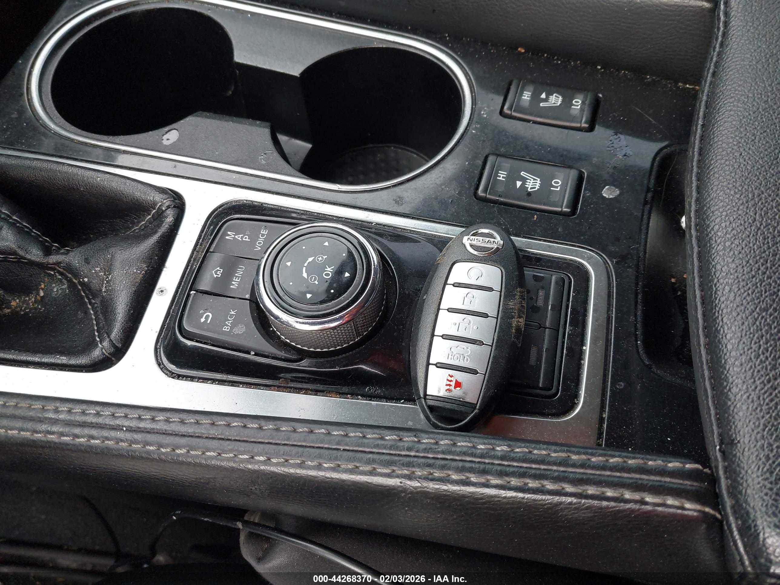 NISSAN MAXIMA image 11