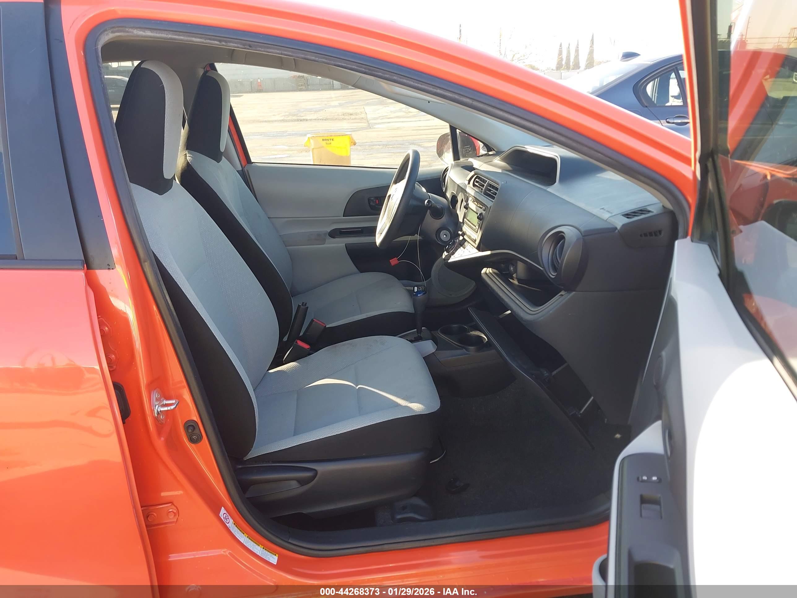 TOYOTA PRIUS image 5