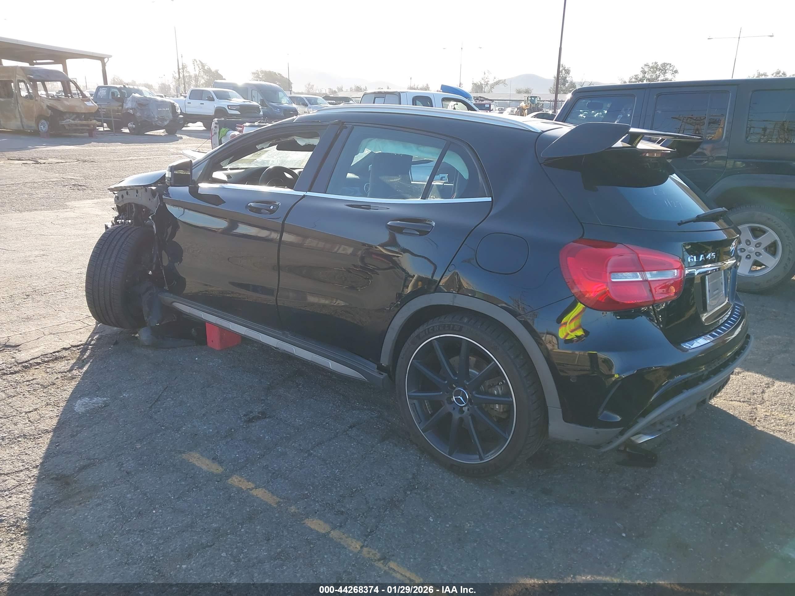 MERCEDES-BENZ GLA image 3